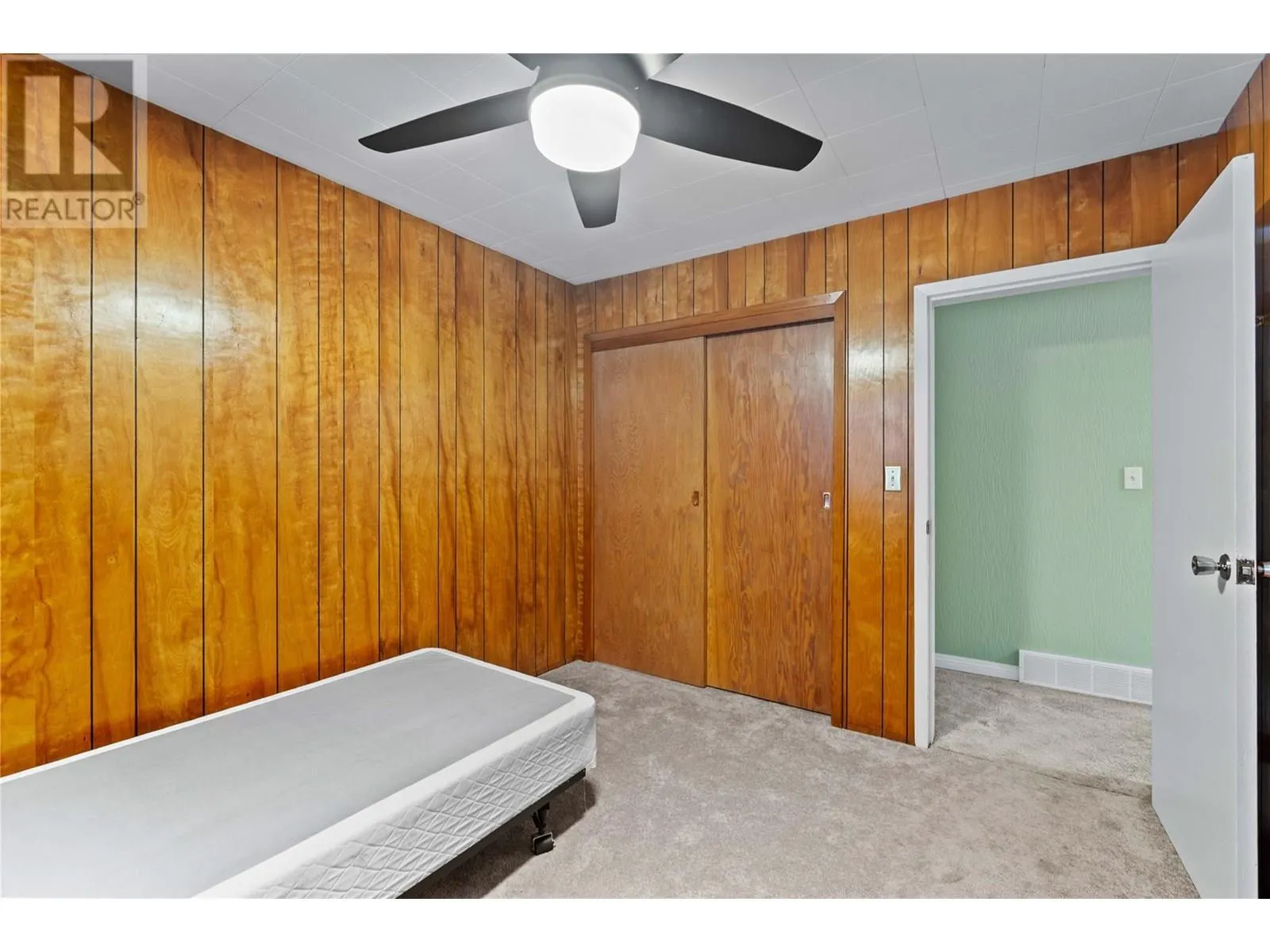 1115 Victoria Road W
