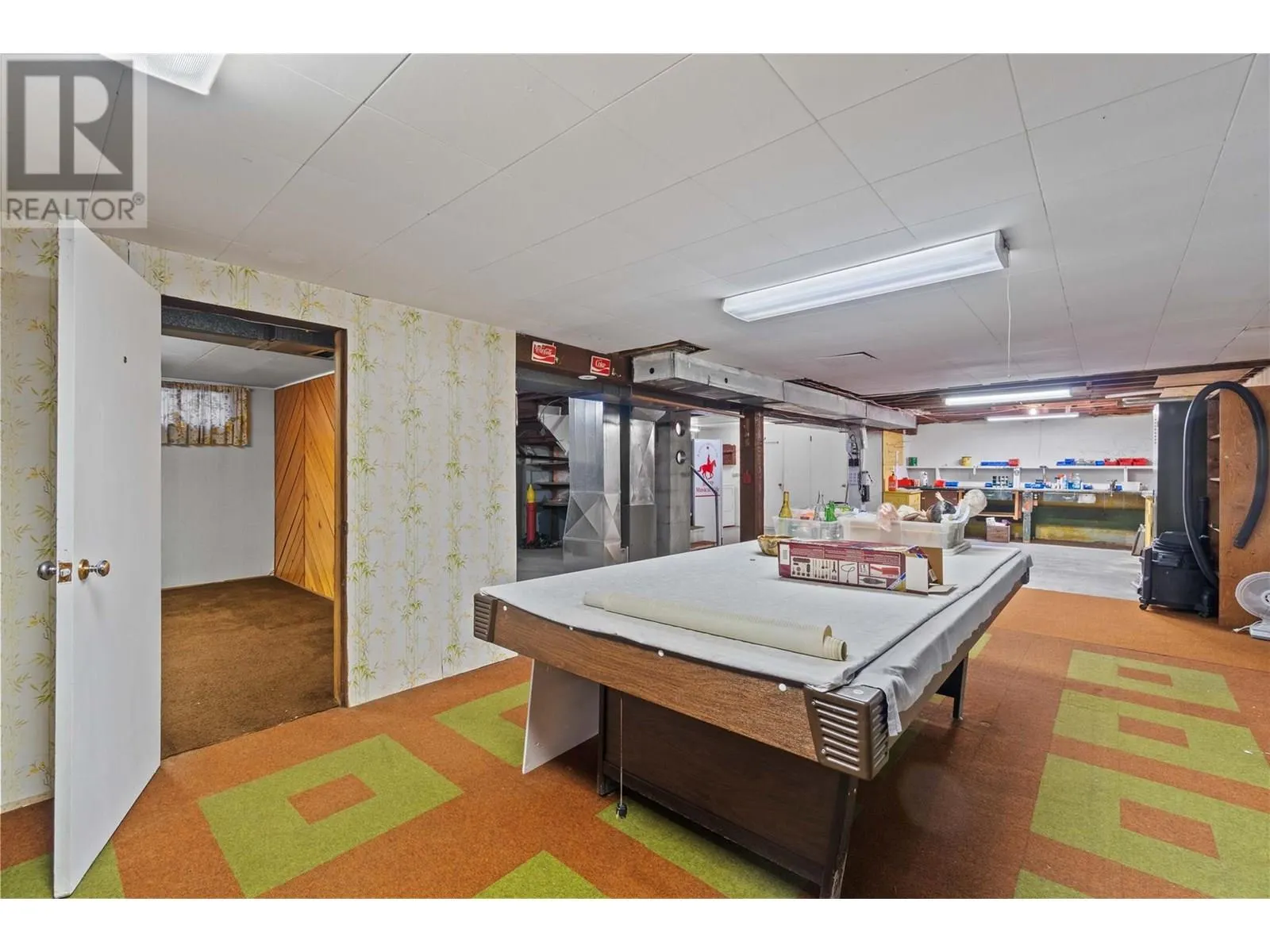 1115 Victoria Road W