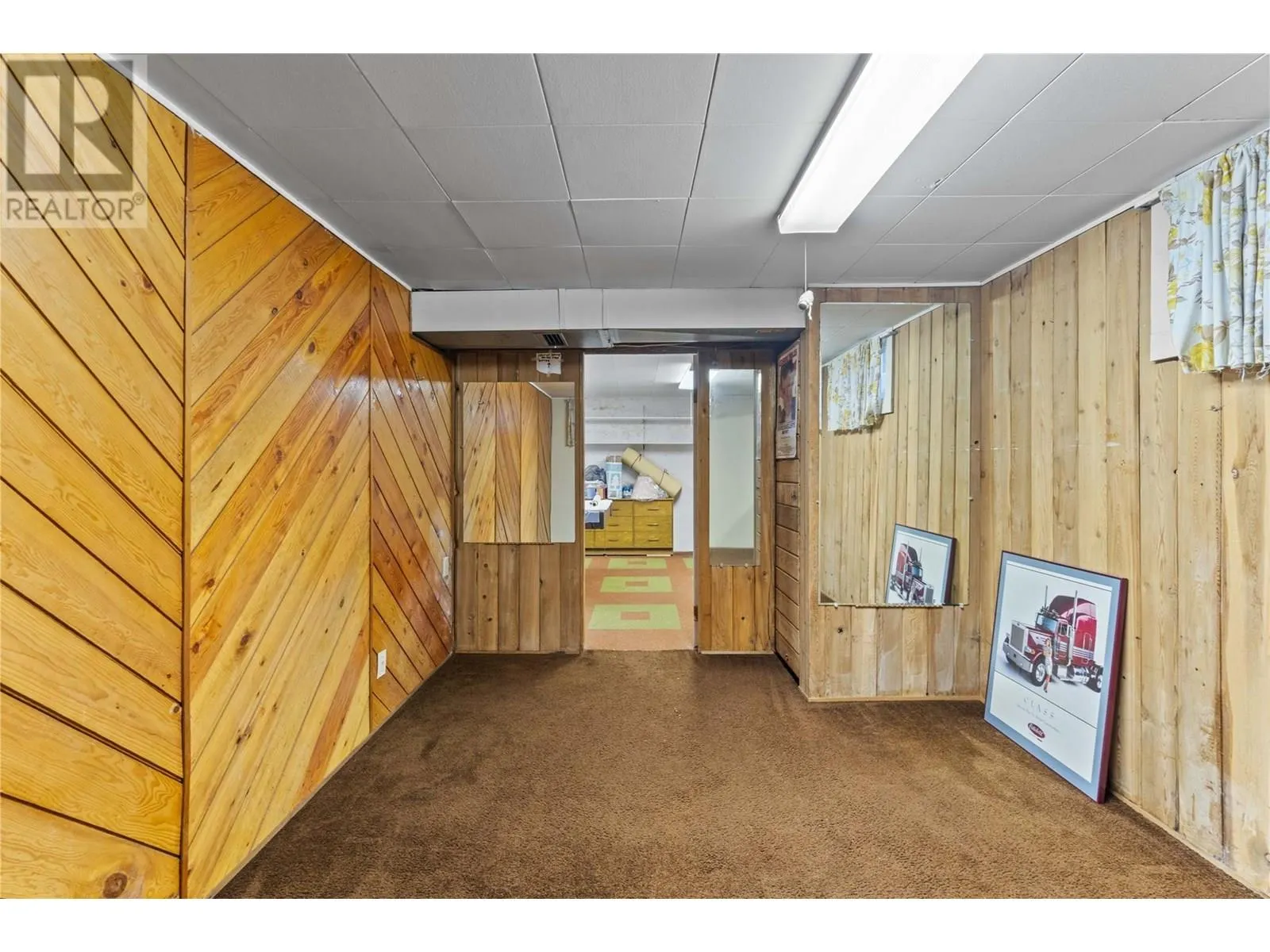 1115 Victoria Road W