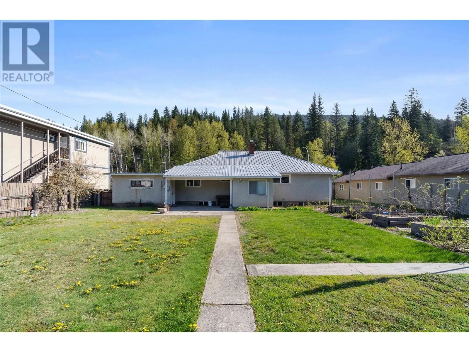1115 Victoria Road W