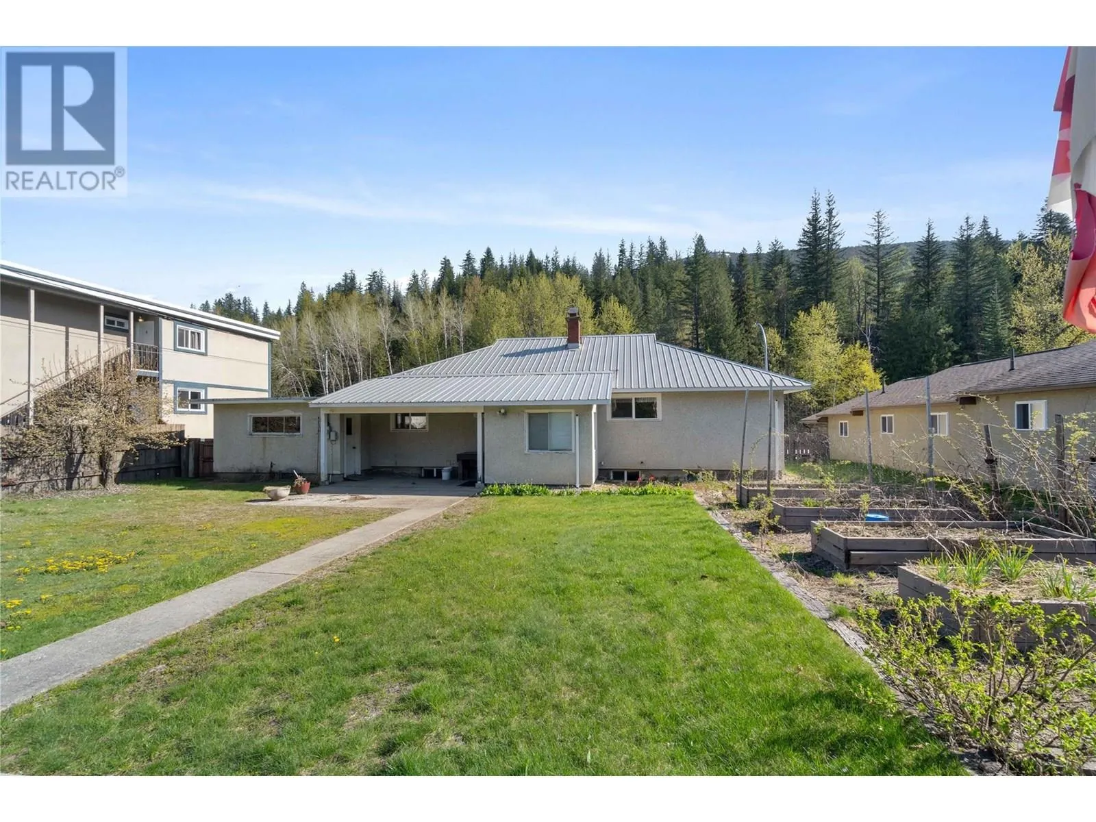 1115 Victoria Road W