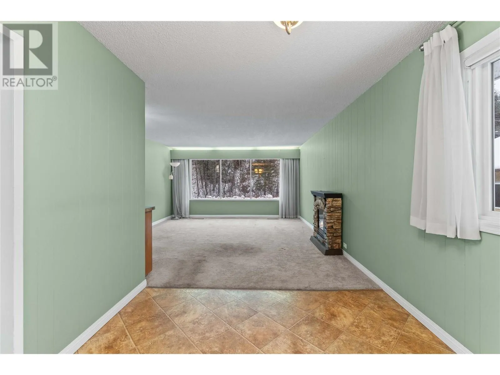 1115 Victoria Road W