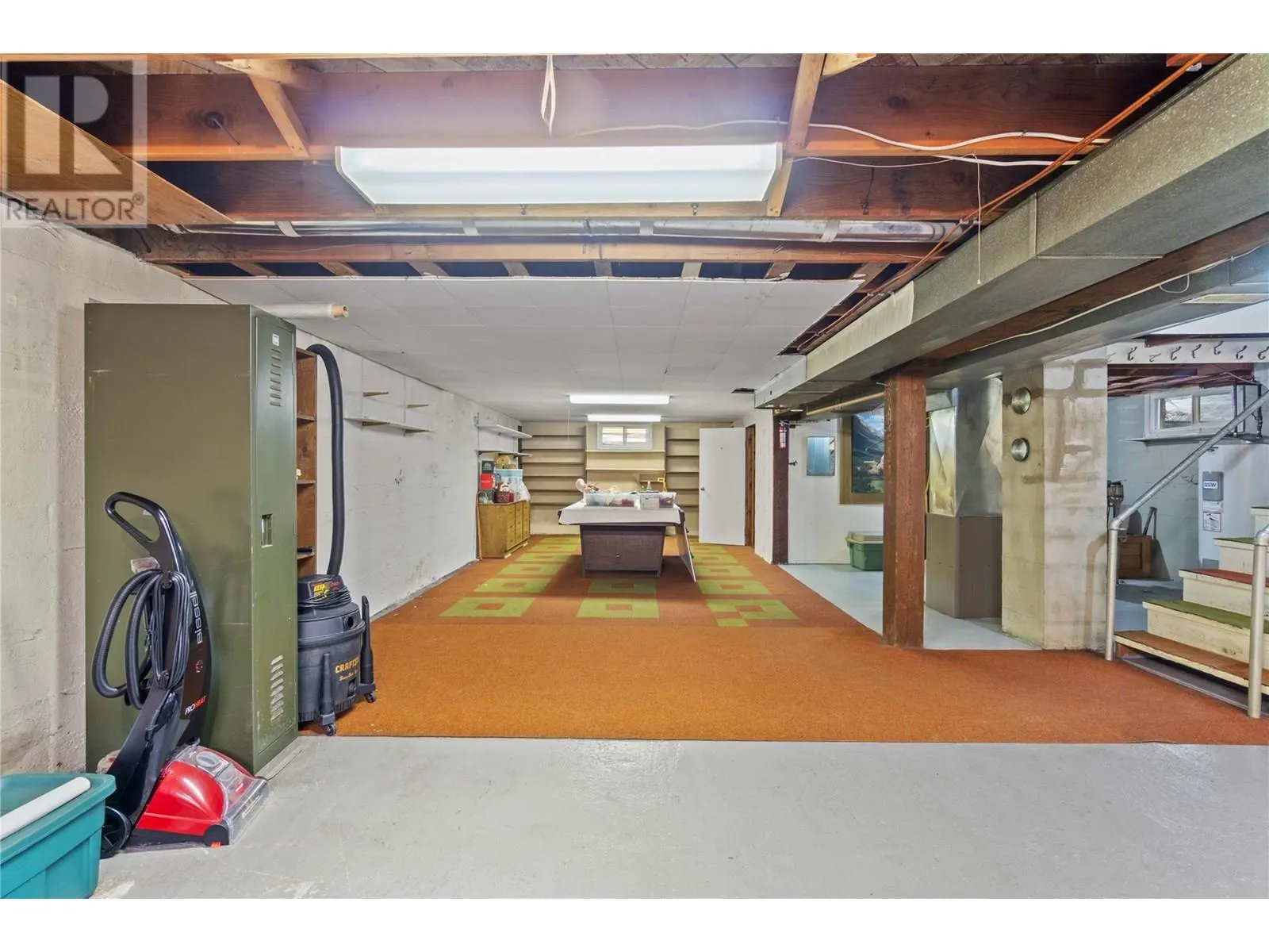 1115 Victoria Road W