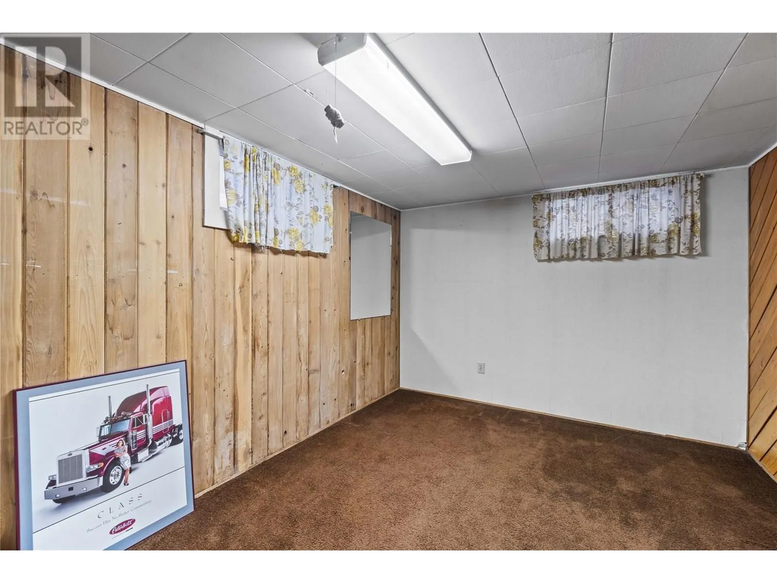 1115 Victoria Road W