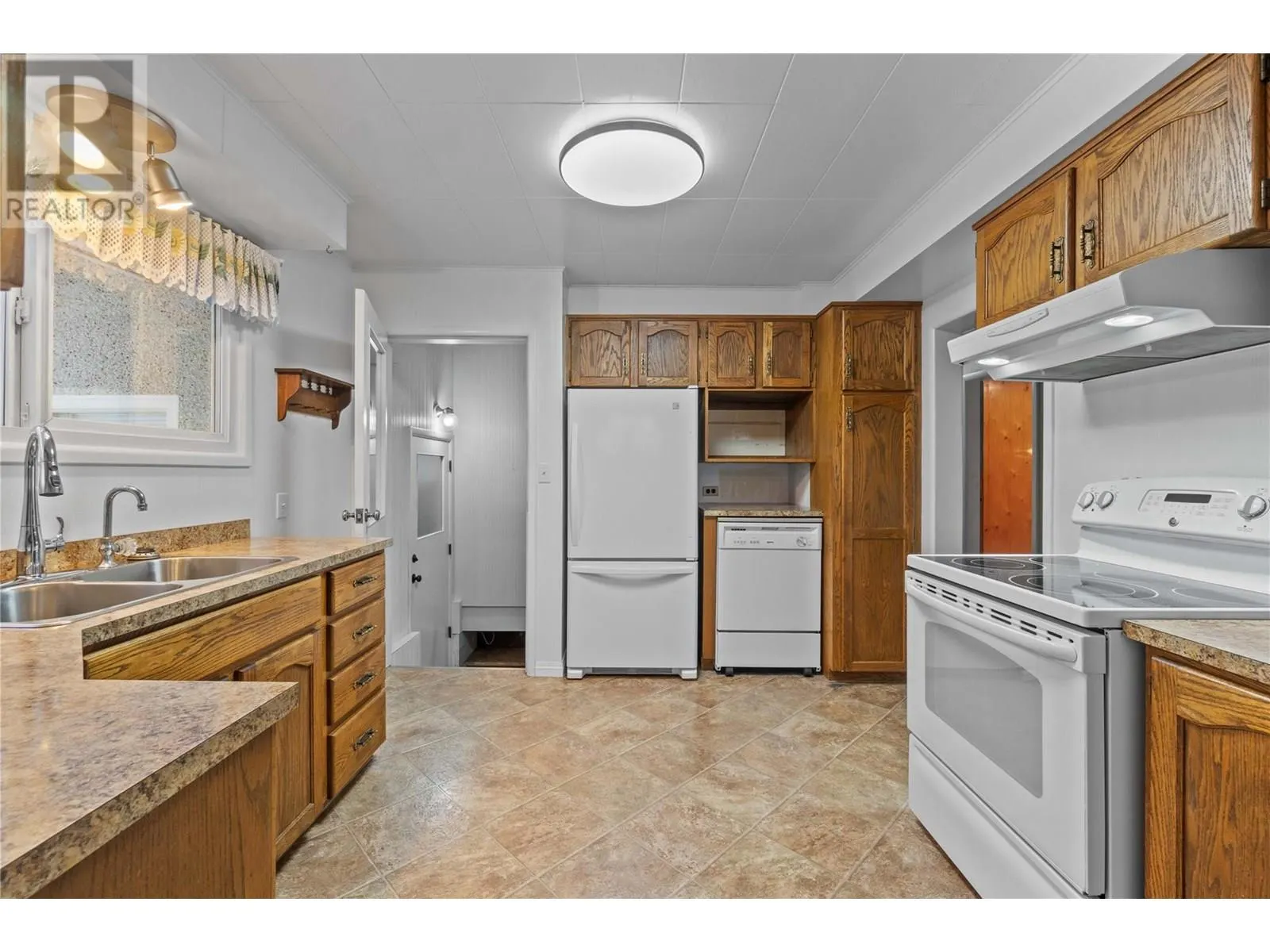 1115 Victoria Road W