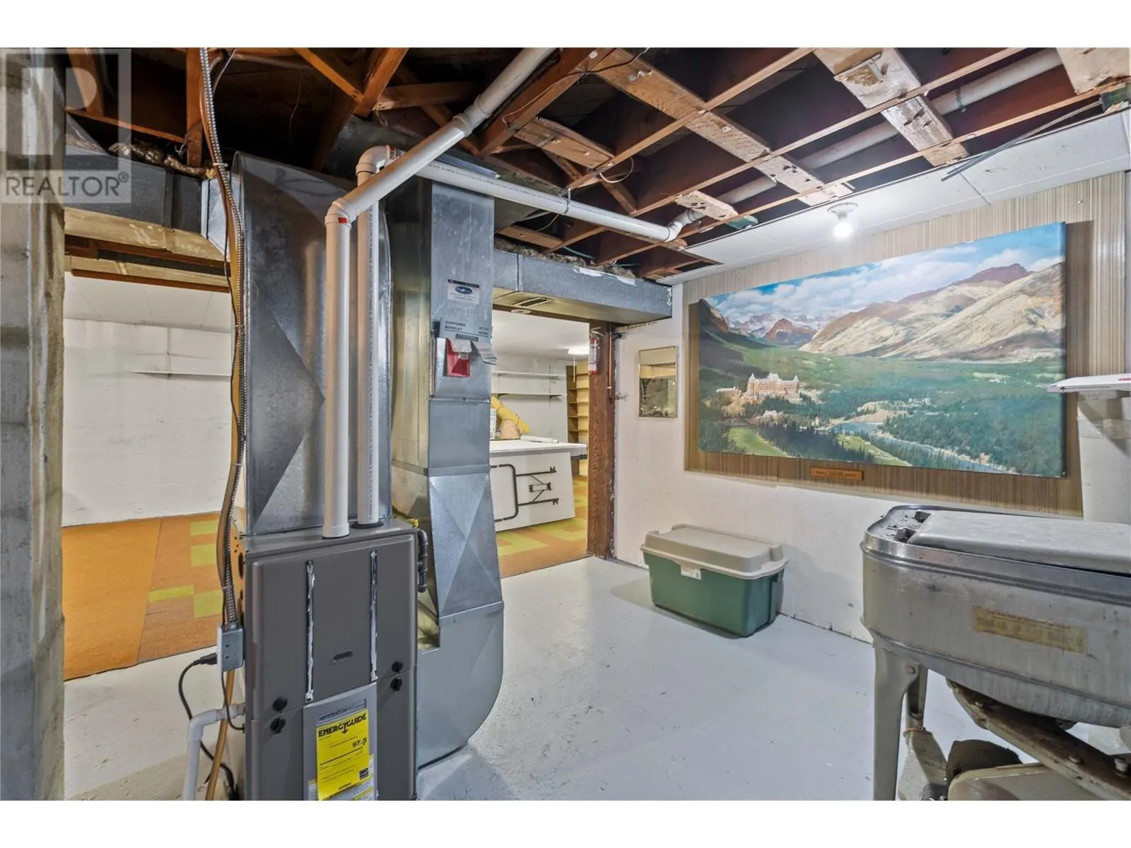 1115 Victoria Road W