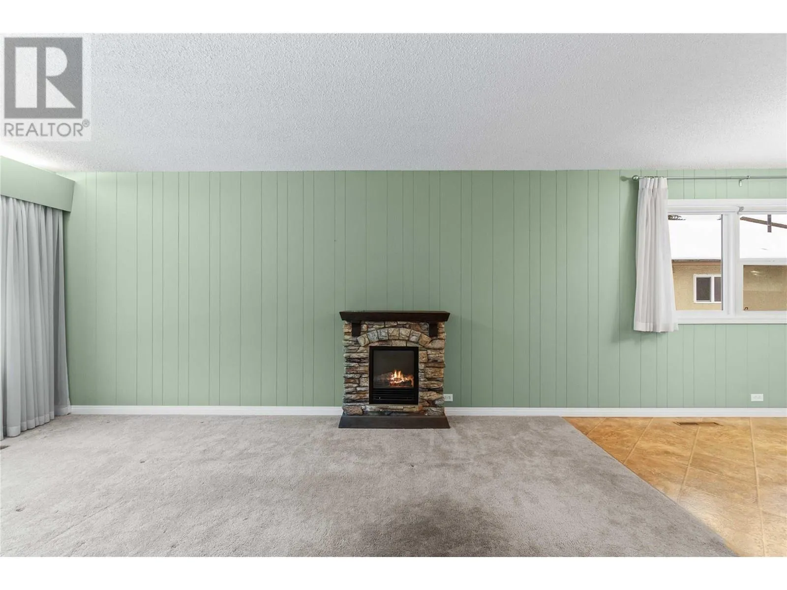 1115 Victoria Road W
