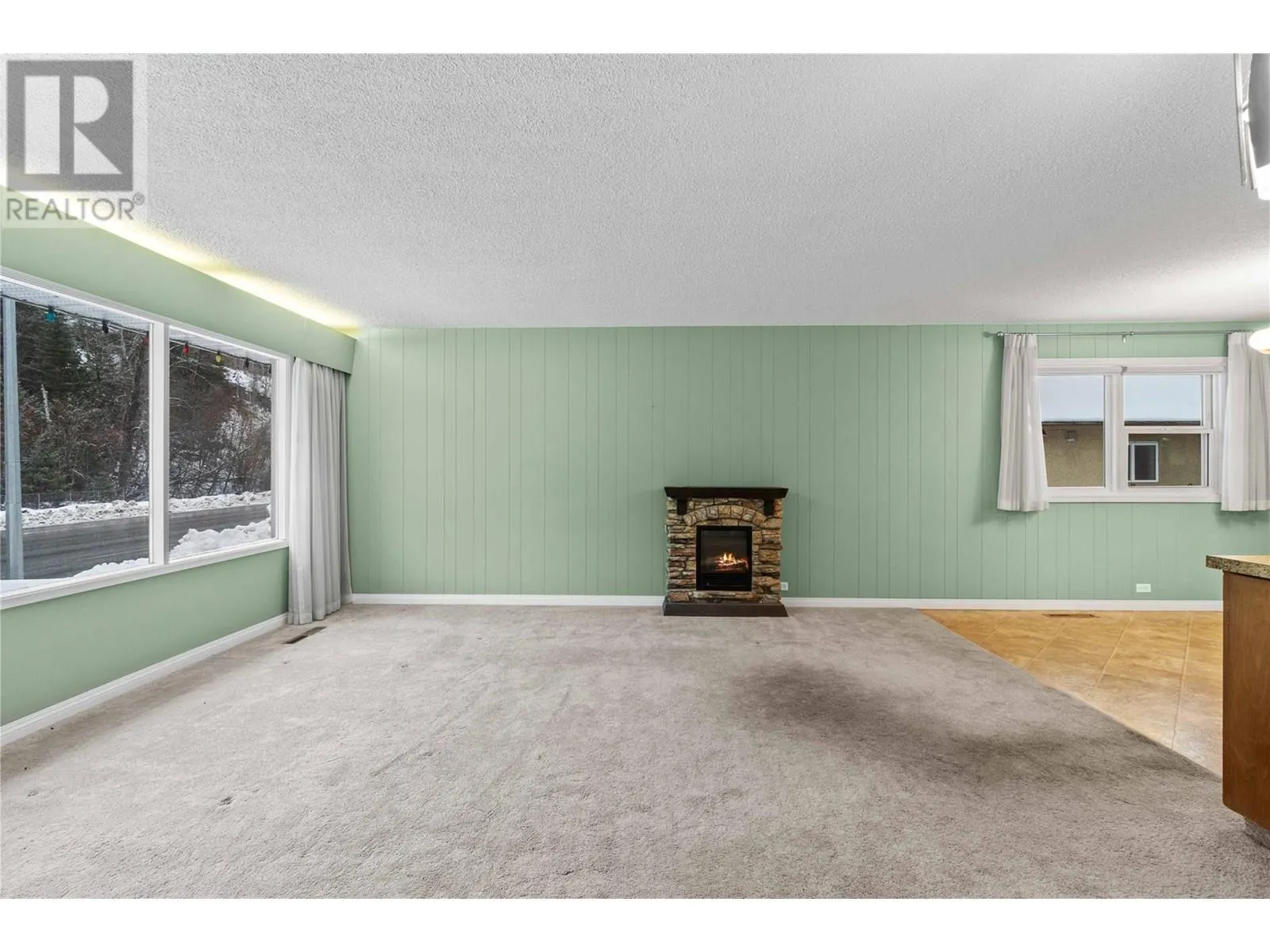 1115 Victoria Road W