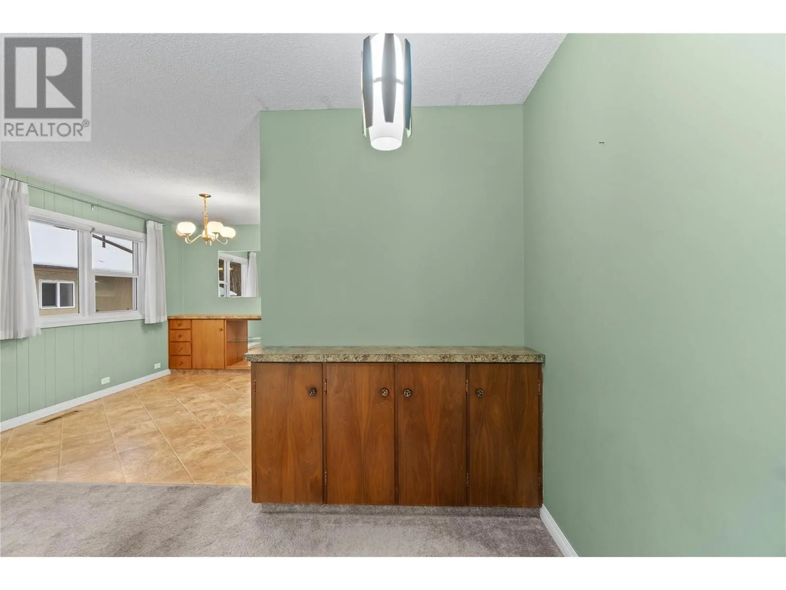 1115 Victoria Road W