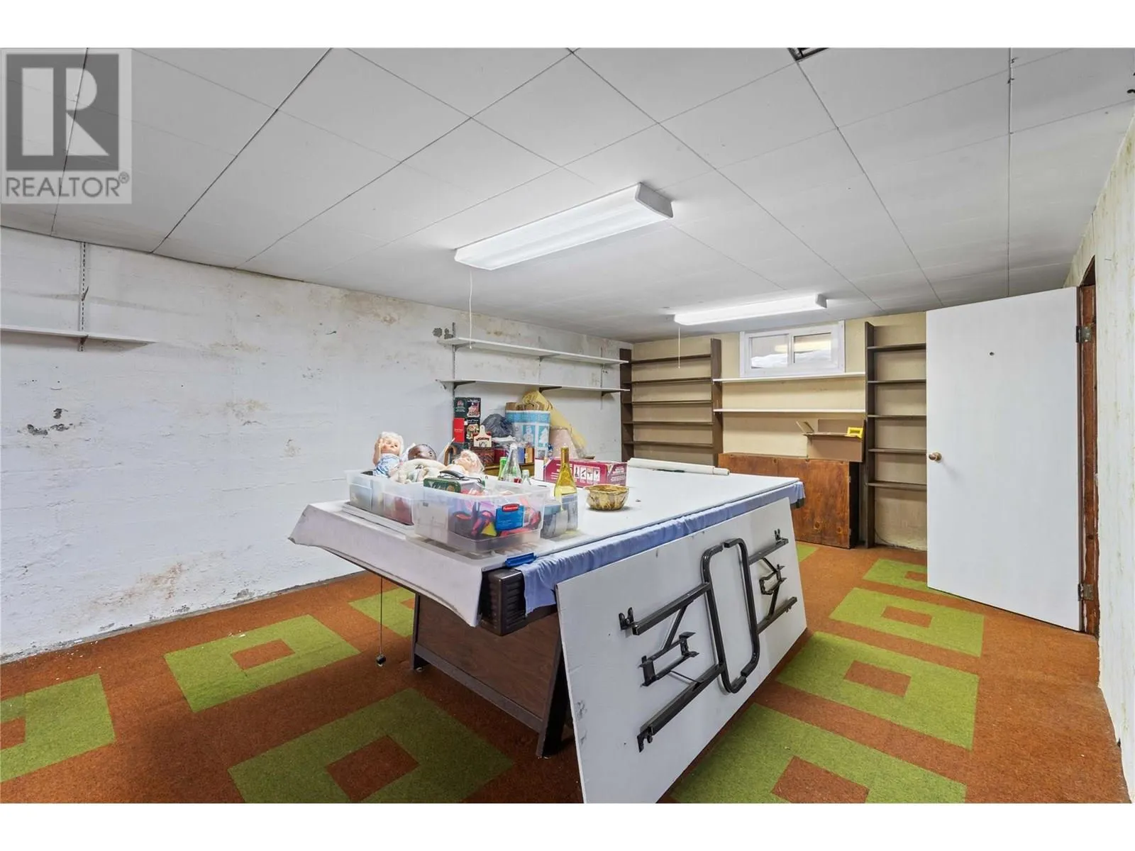 1115 Victoria Road W