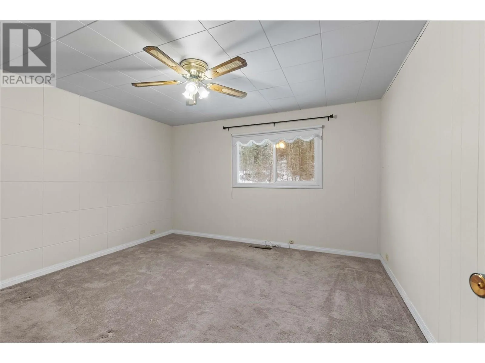 1115 Victoria Road W