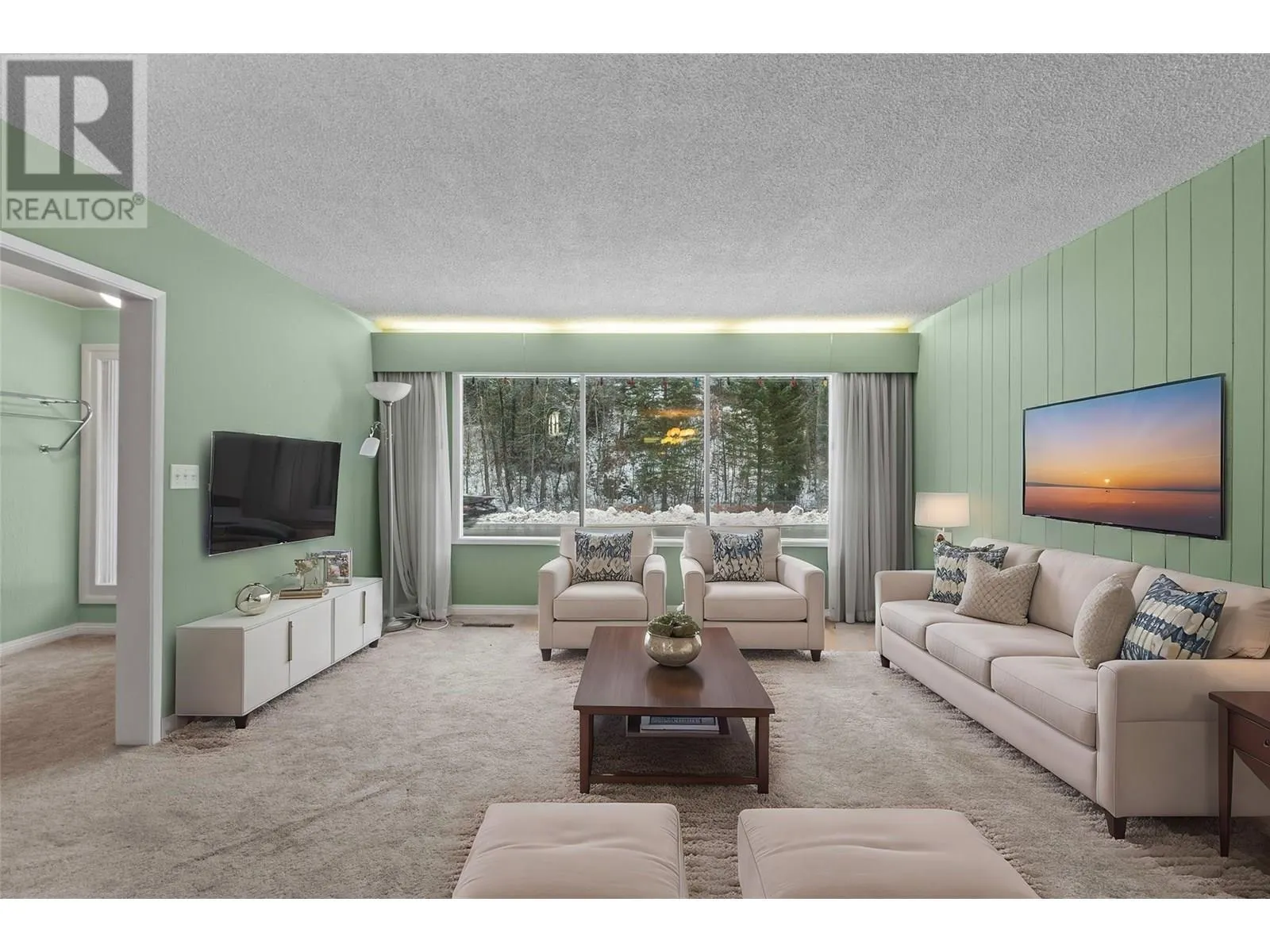 1115 Victoria Road W