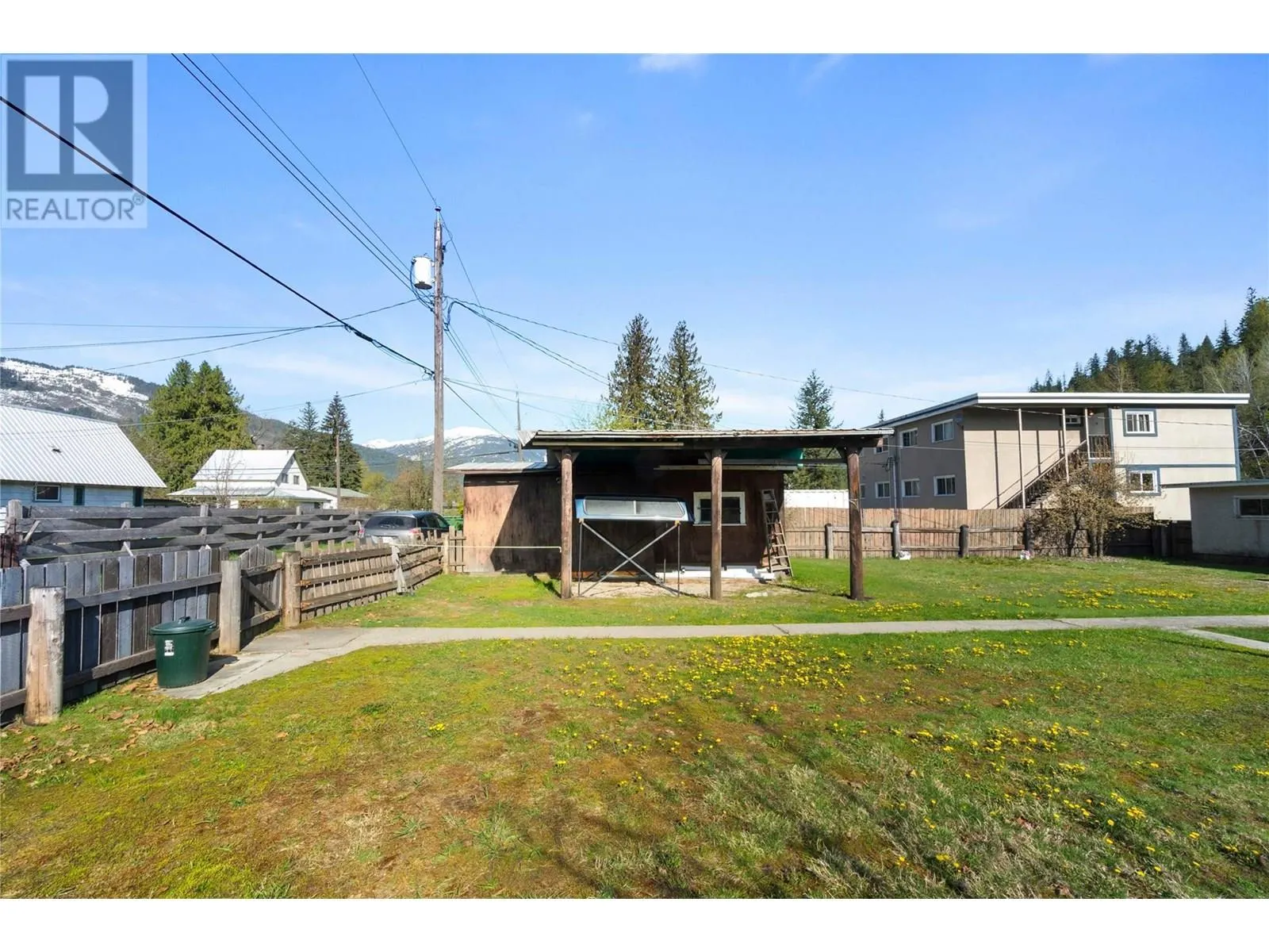 1115 Victoria Road W