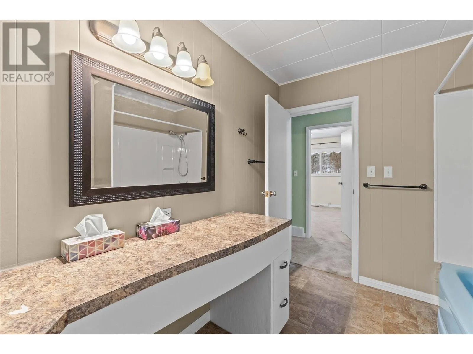 1115 Victoria Road W