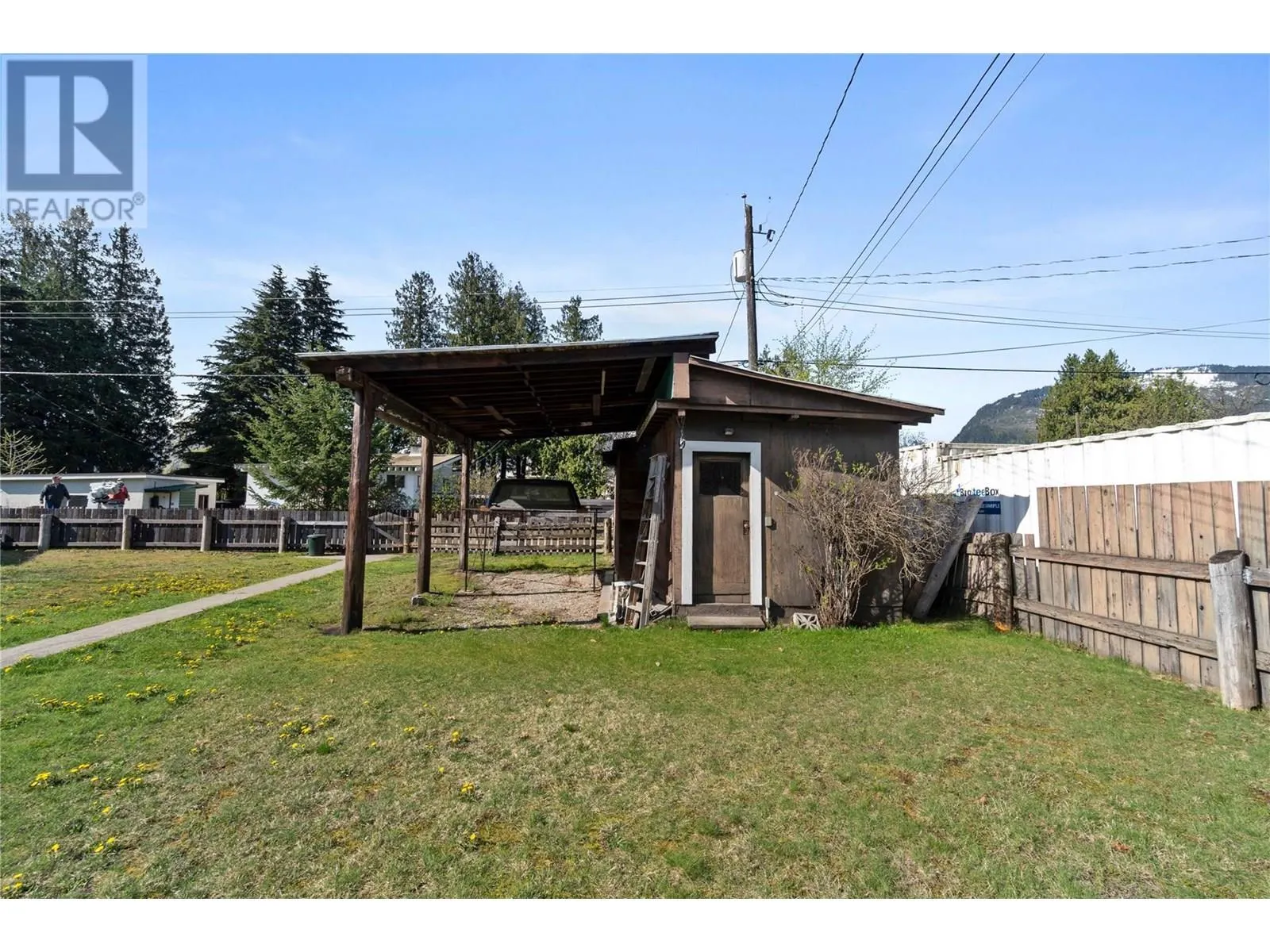 1115 Victoria Road W