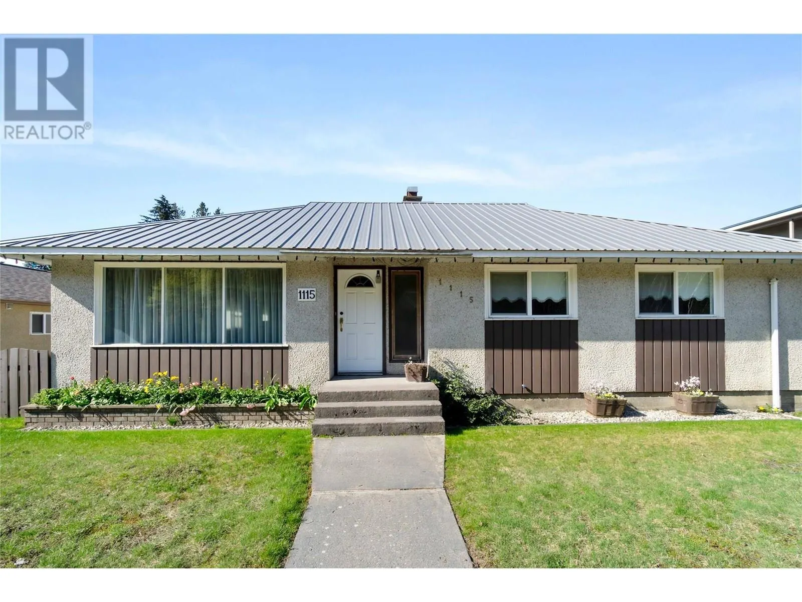 1115 Victoria Road W