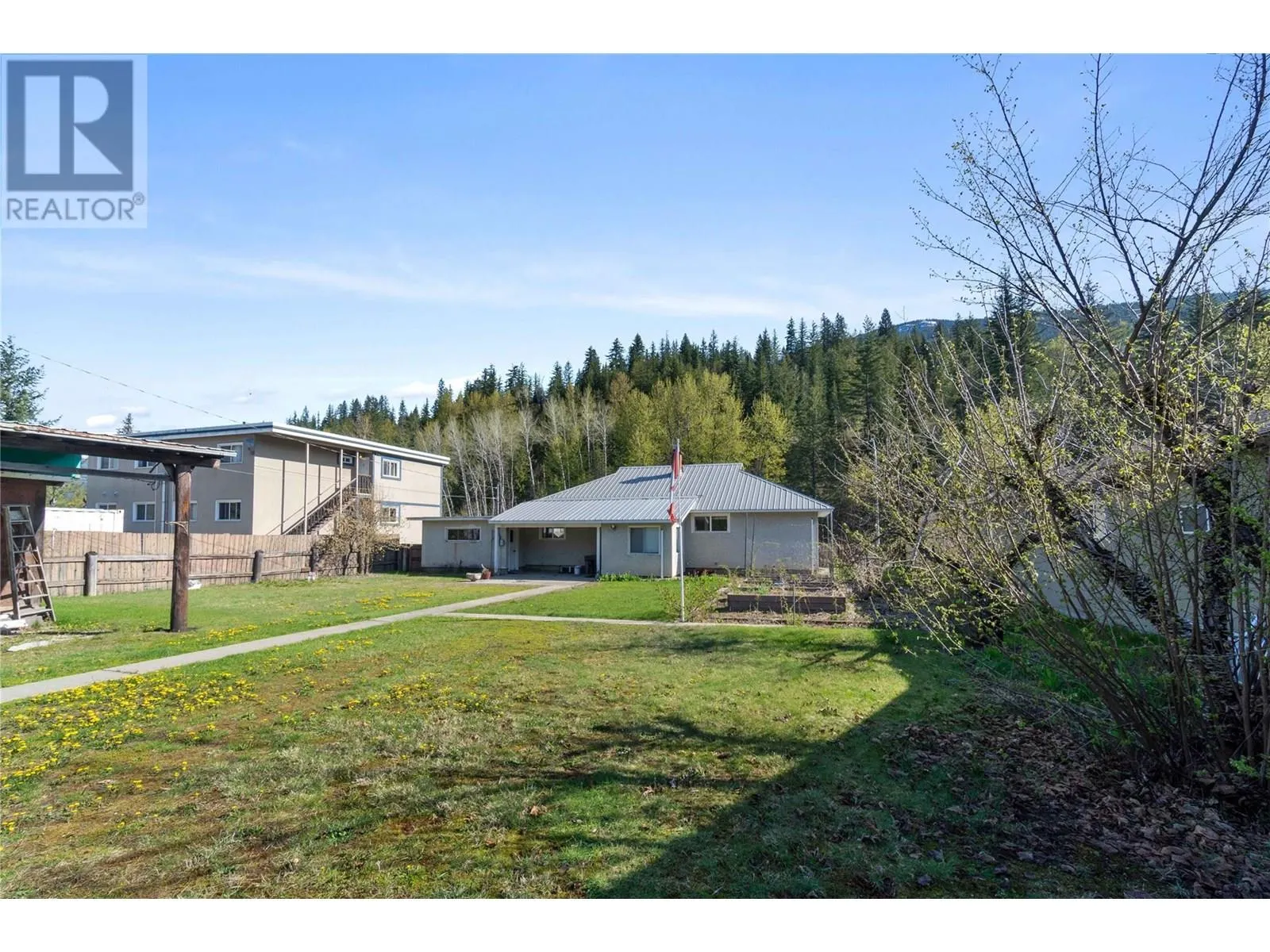 1115 Victoria Road W