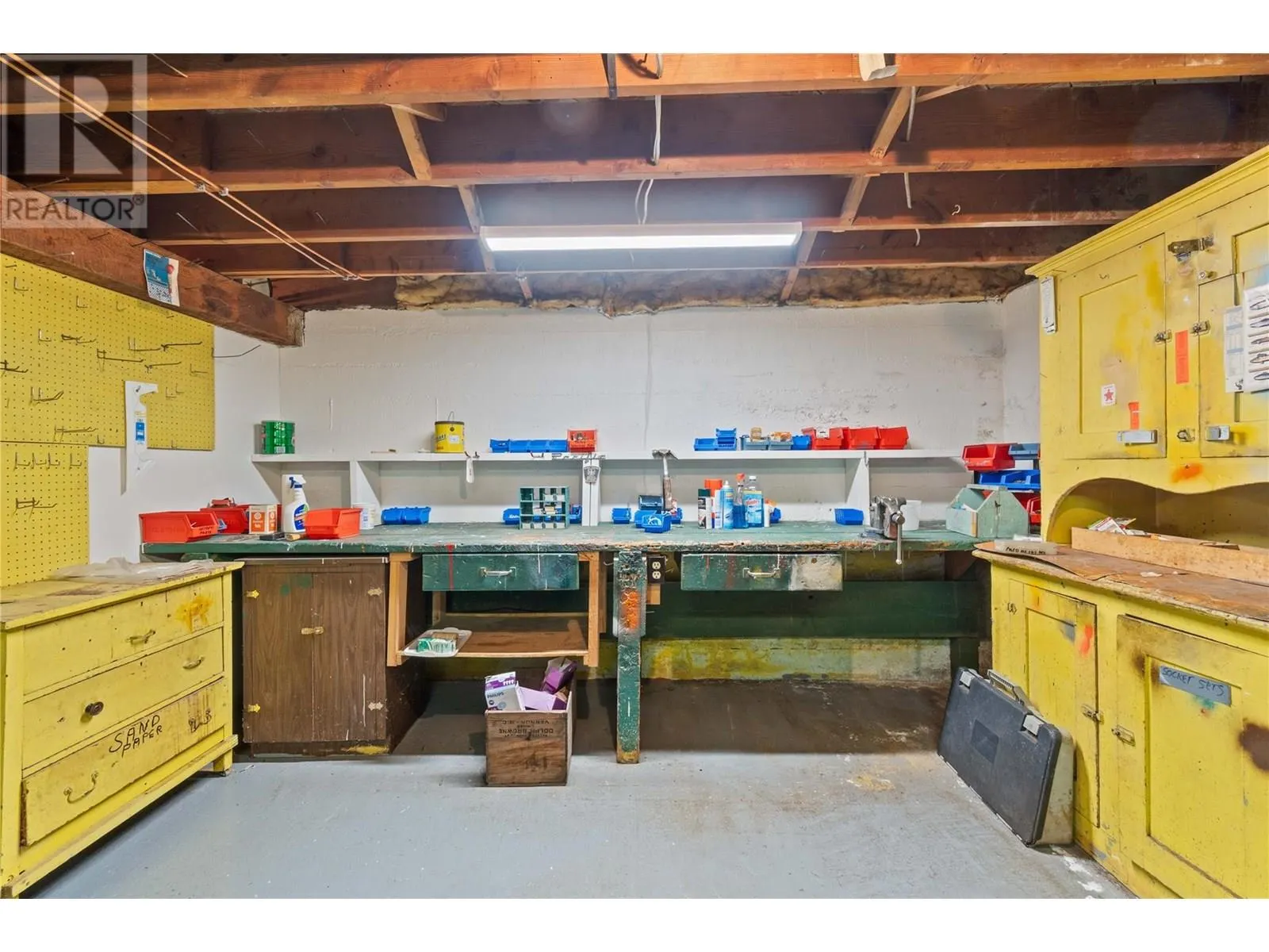 1115 Victoria Road W