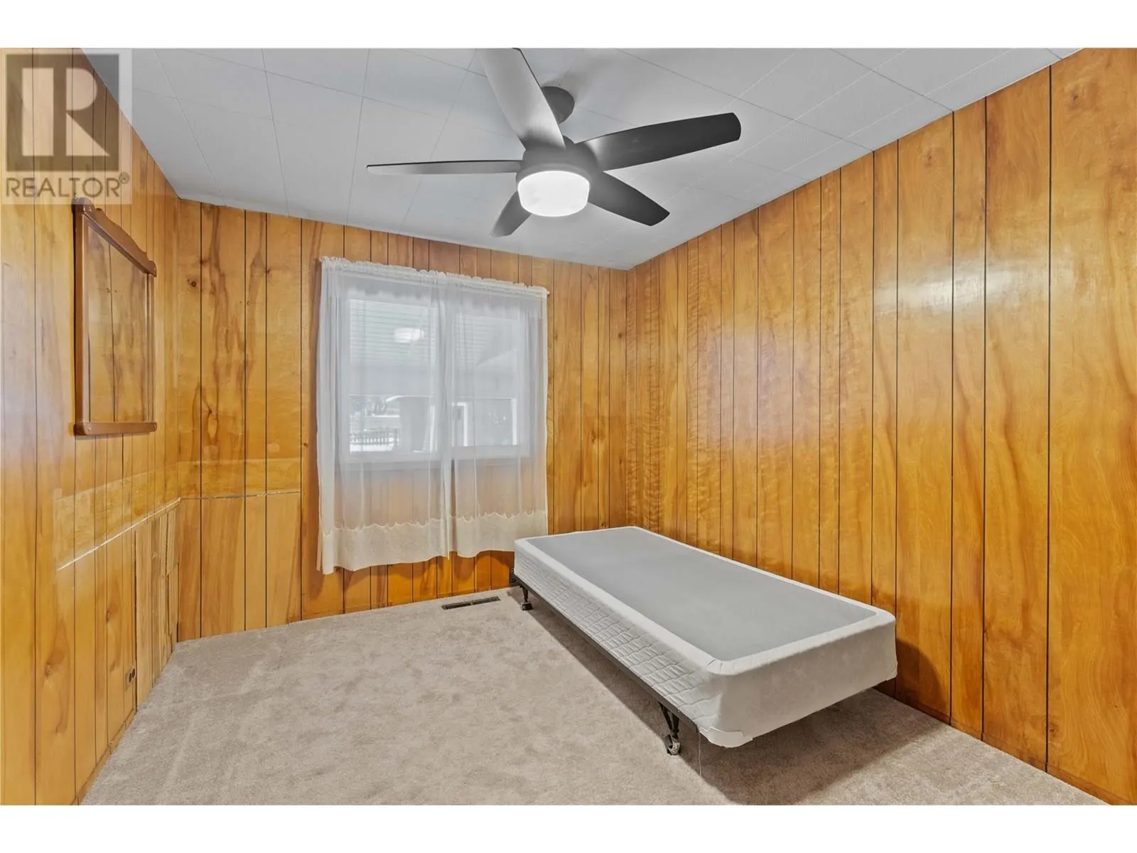 1115 Victoria Road W