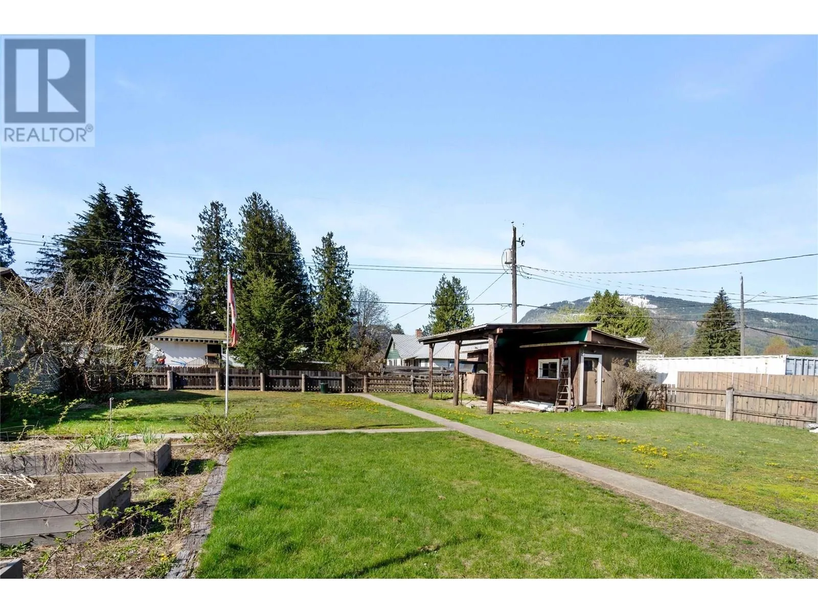 1115 Victoria Road W