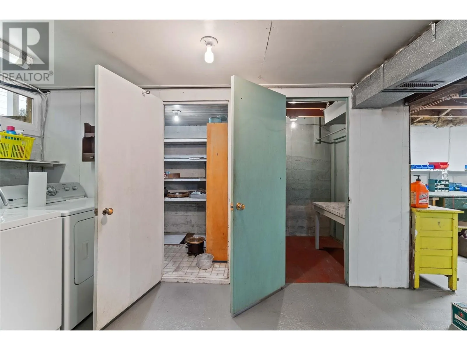 1115 Victoria Road W
