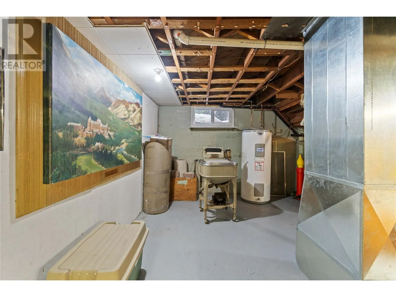 1115 Victoria Road W