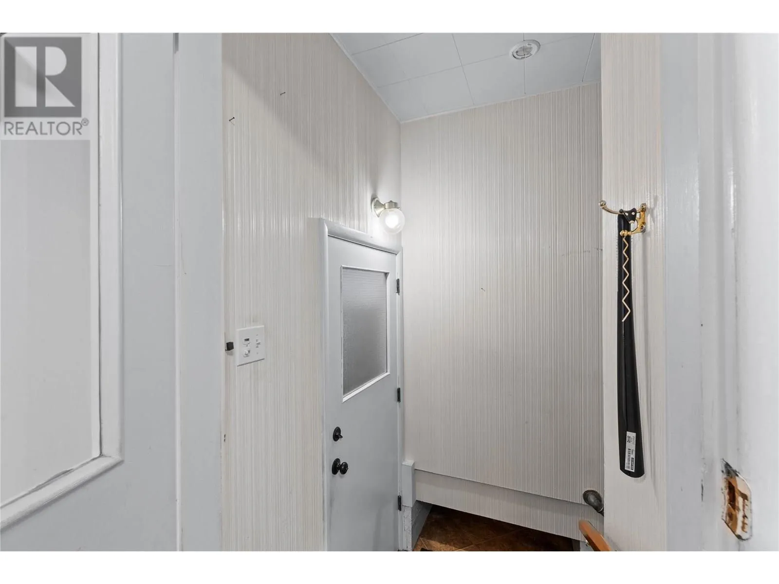 1115 Victoria Road W