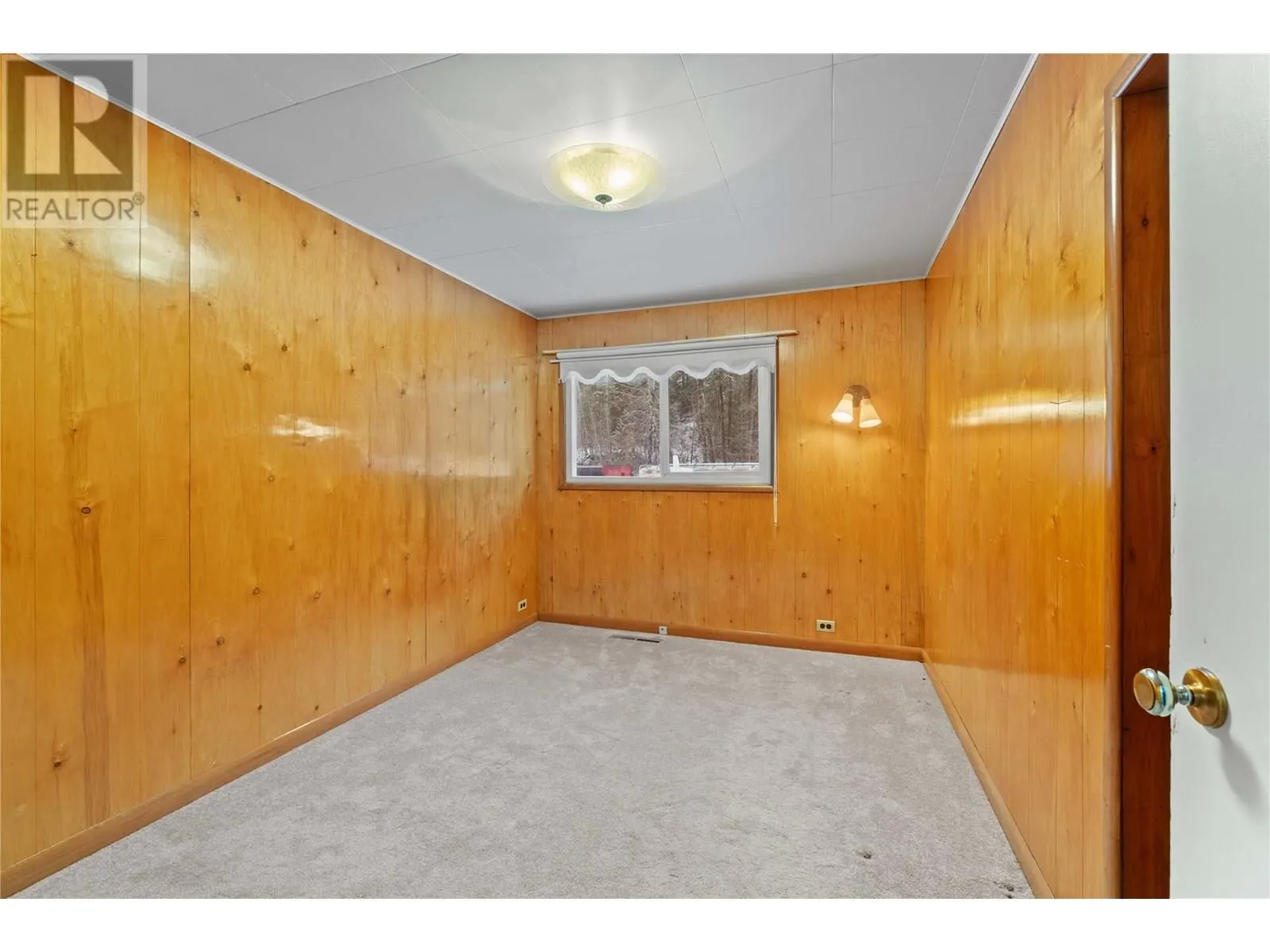 1115 Victoria Road W