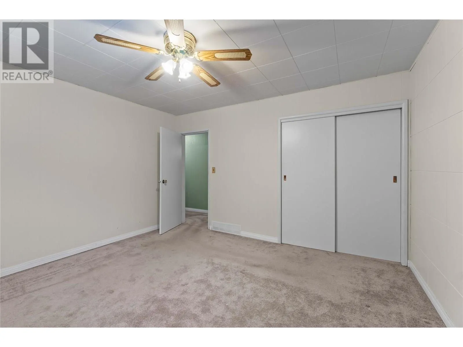 1115 Victoria Road W
