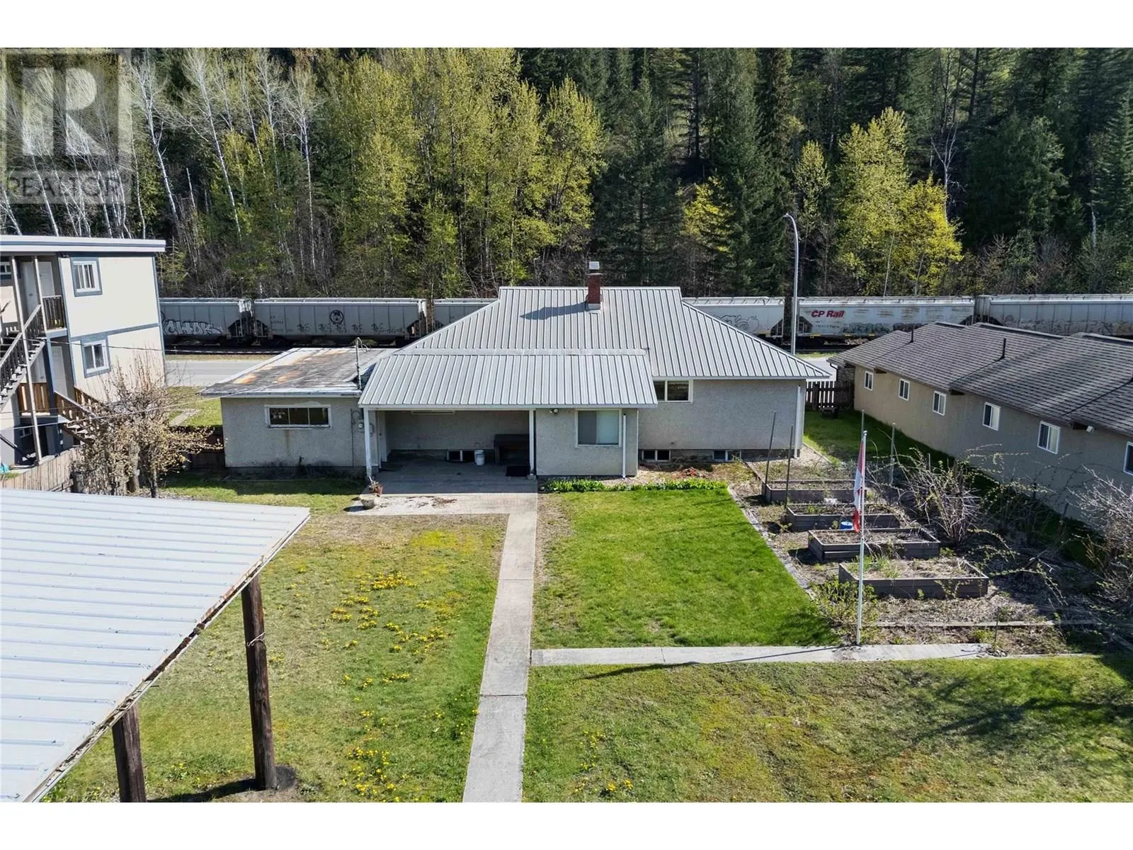 1115 Victoria Road W