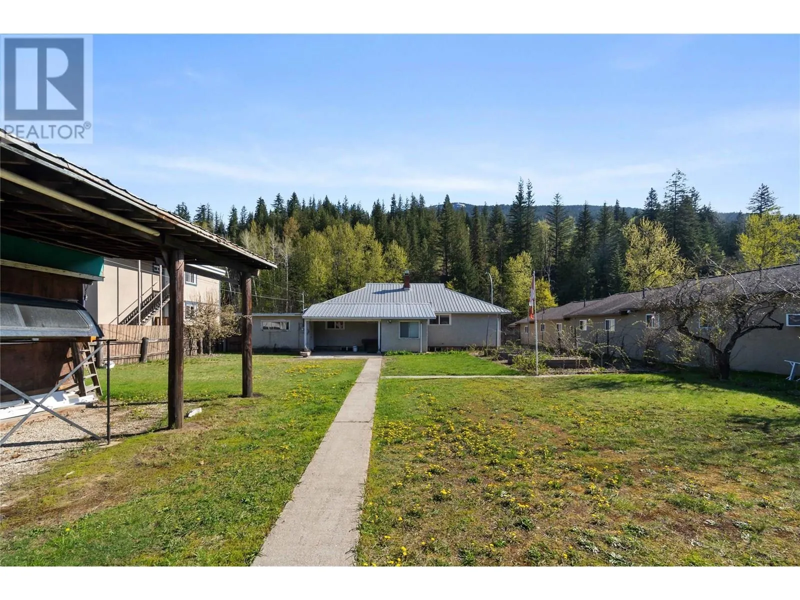 1115 Victoria Road W