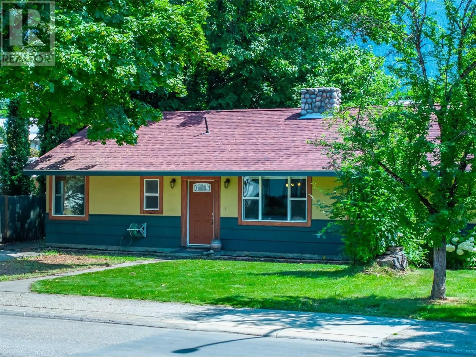 608 Mackenzie Avenue