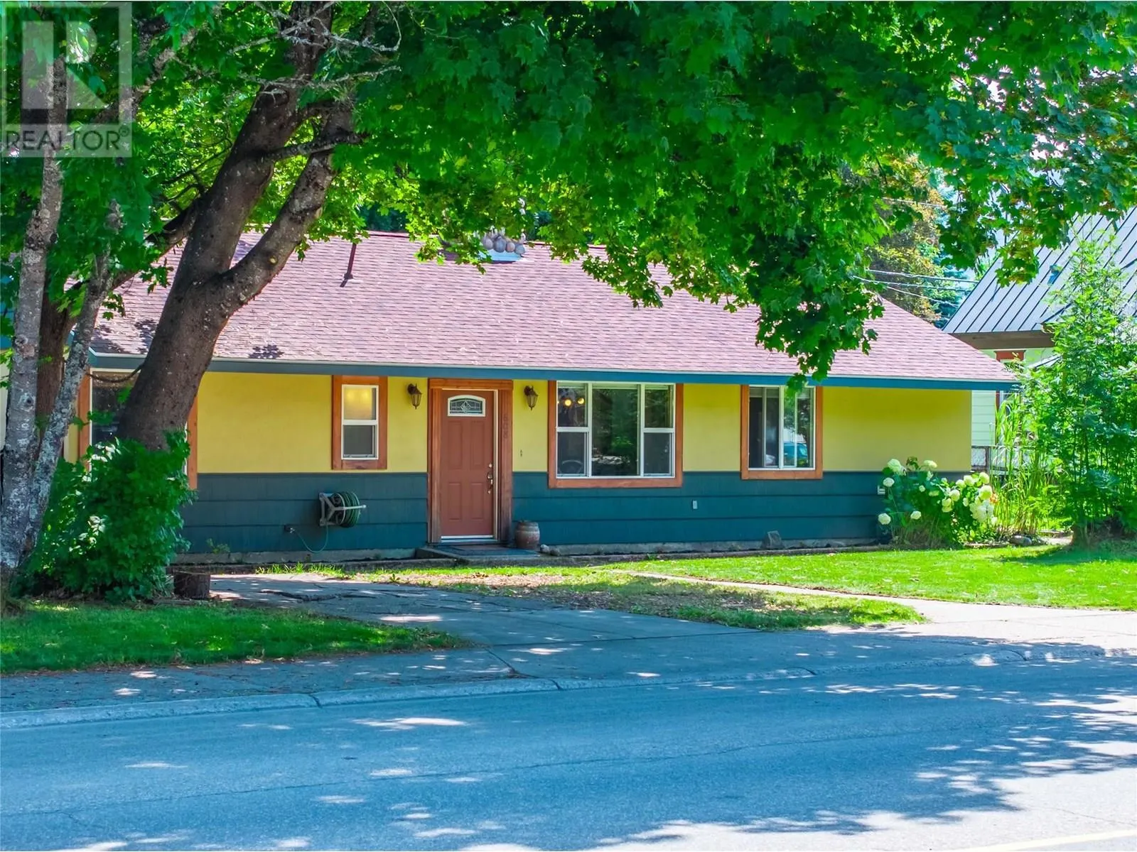 608 Mackenzie Avenue