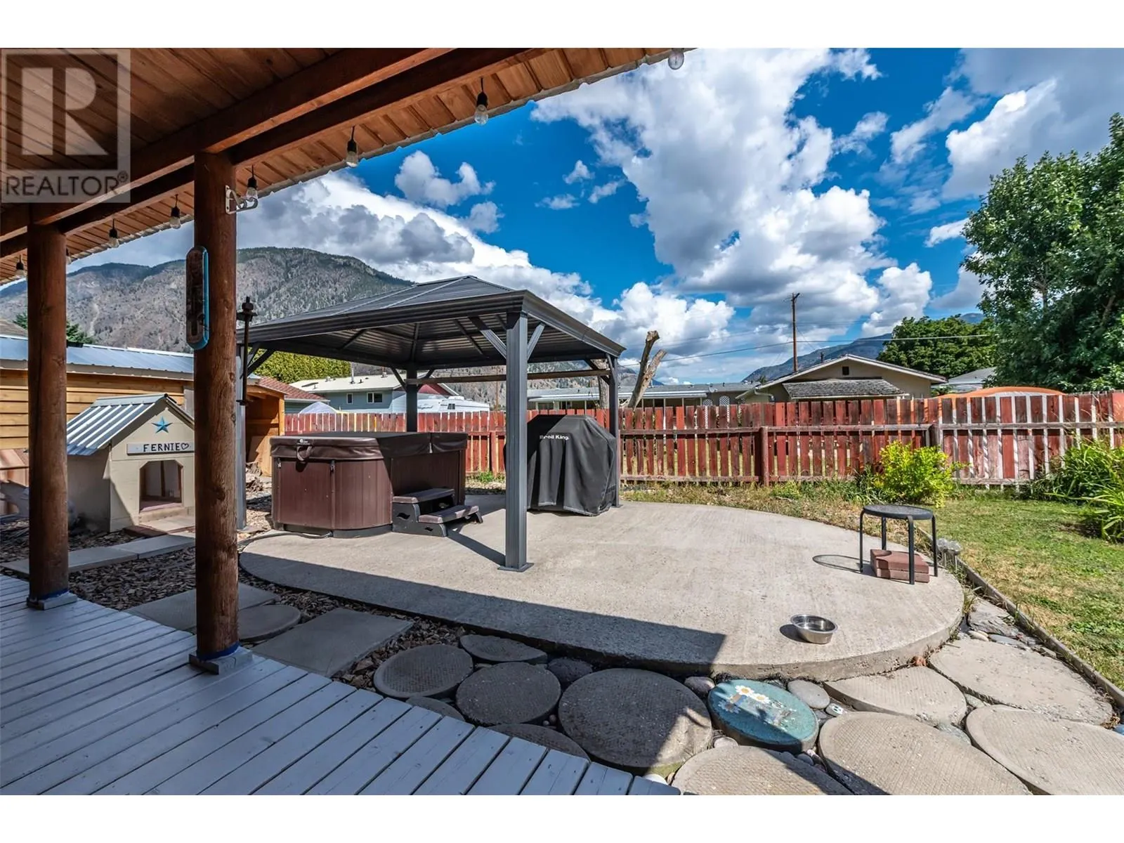 1230 Sykes Crescent