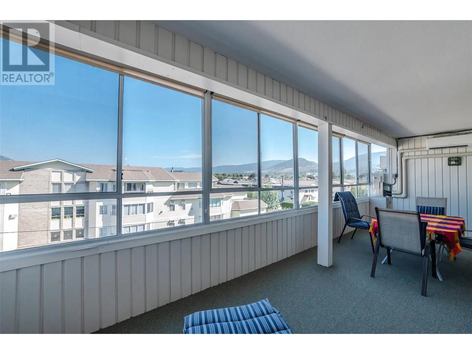 195 Warren Avenue W Unit# 406