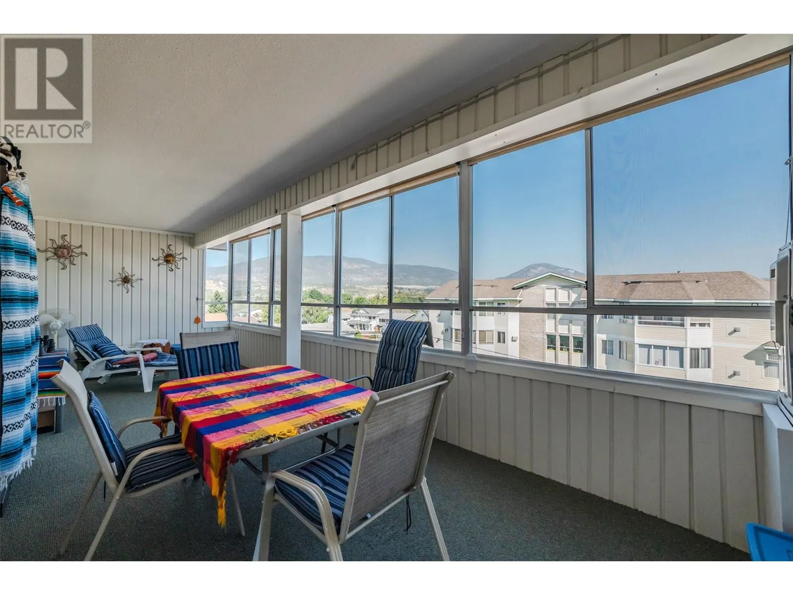 195 Warren Avenue W Unit# 406