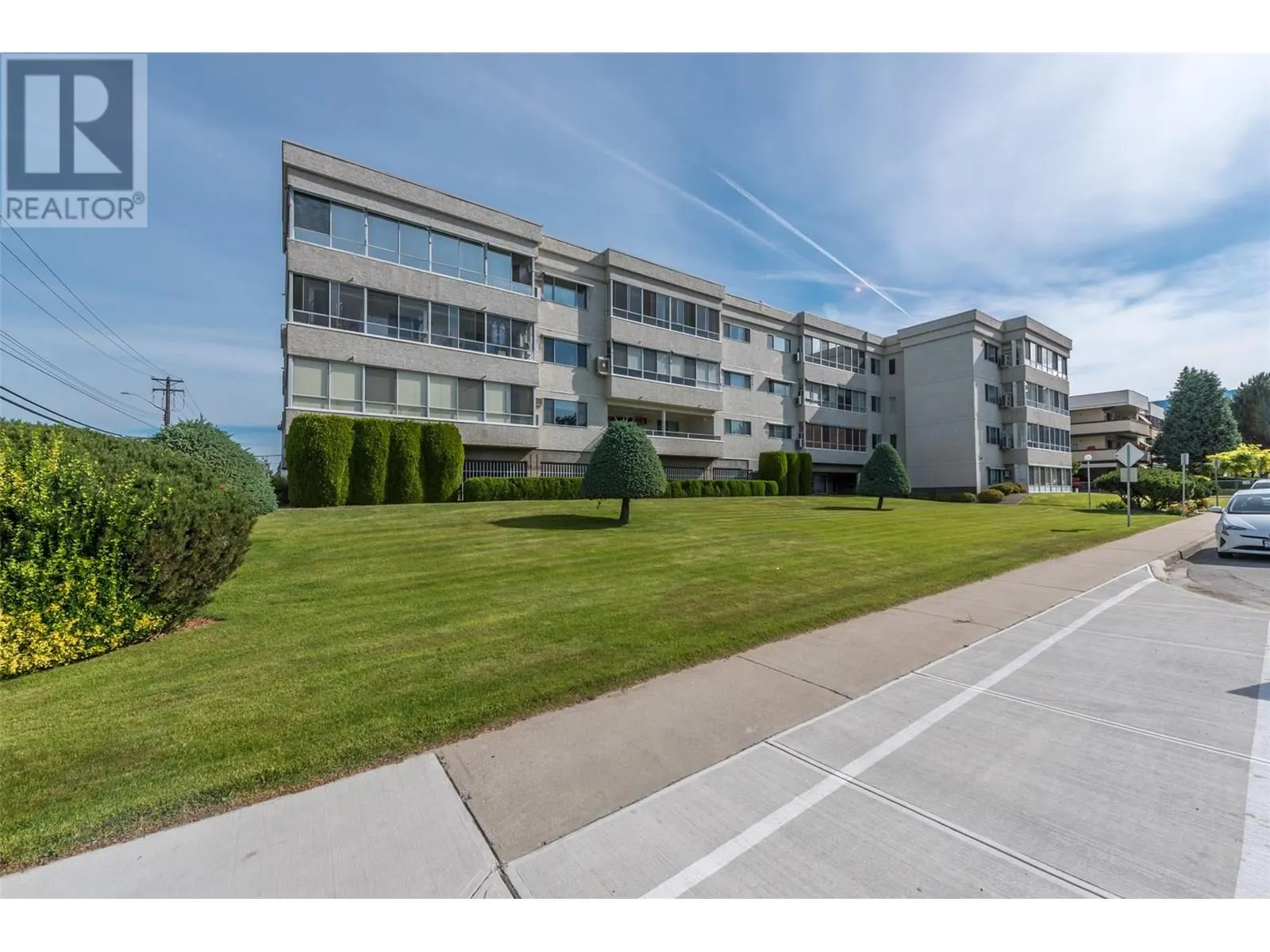 195 Warren Avenue W Unit# 406
