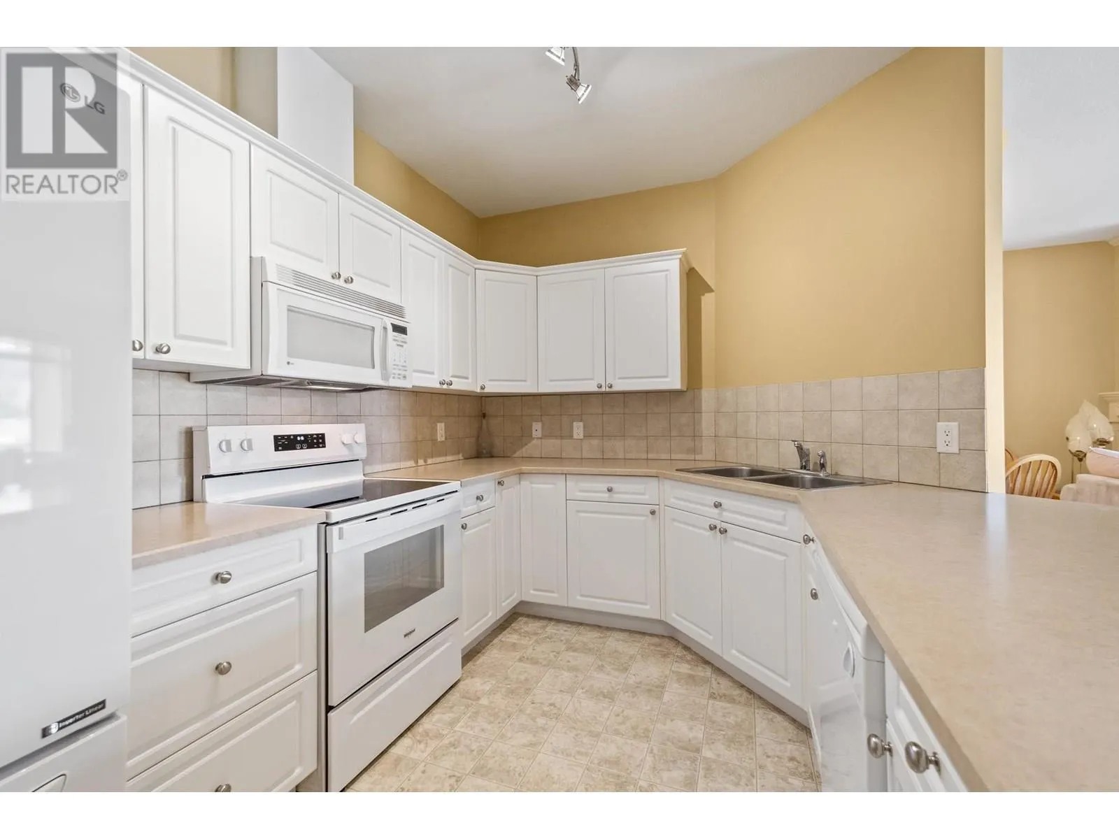 3570 Woodsdale Road Unit# 303