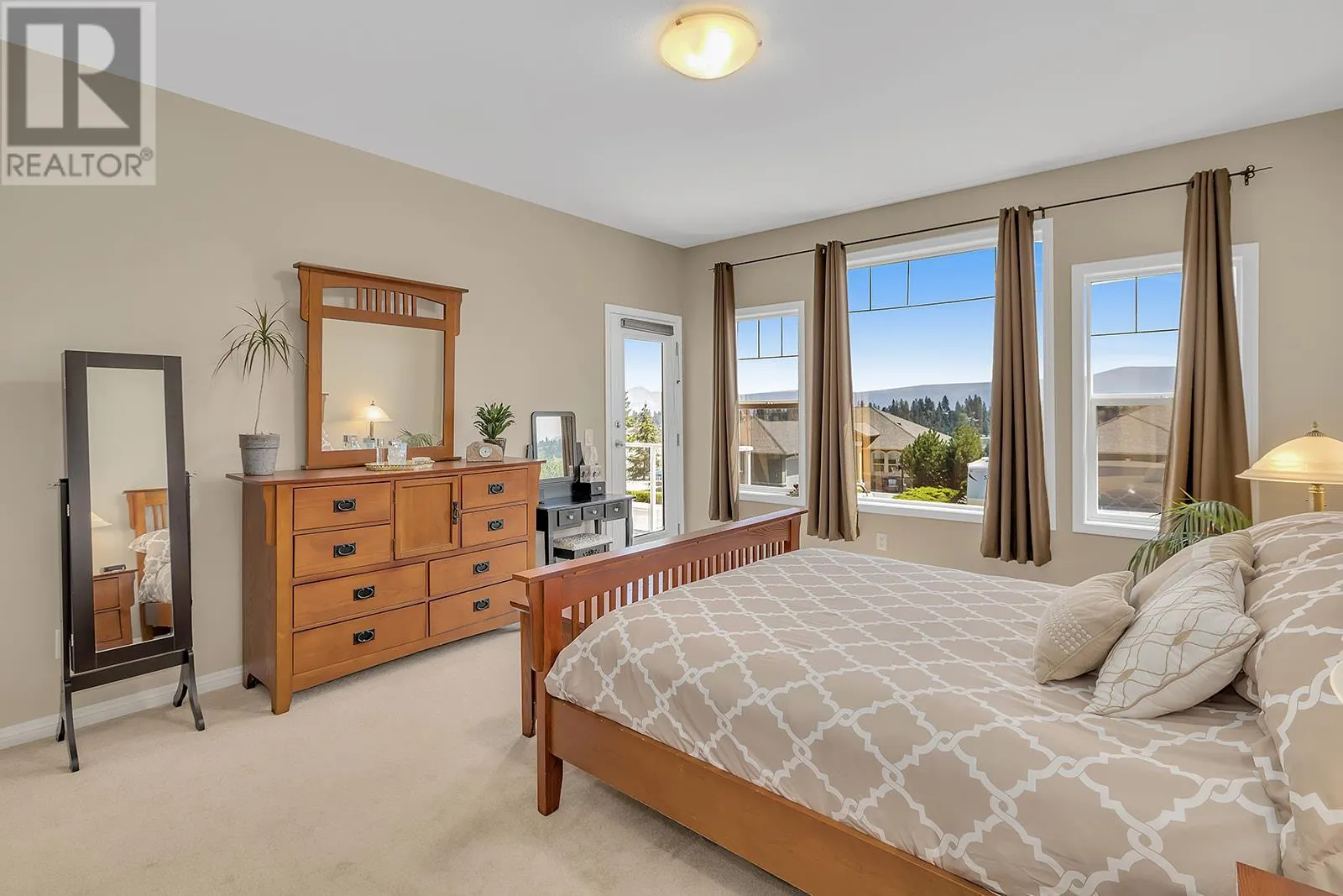 2040 Spyglass Way