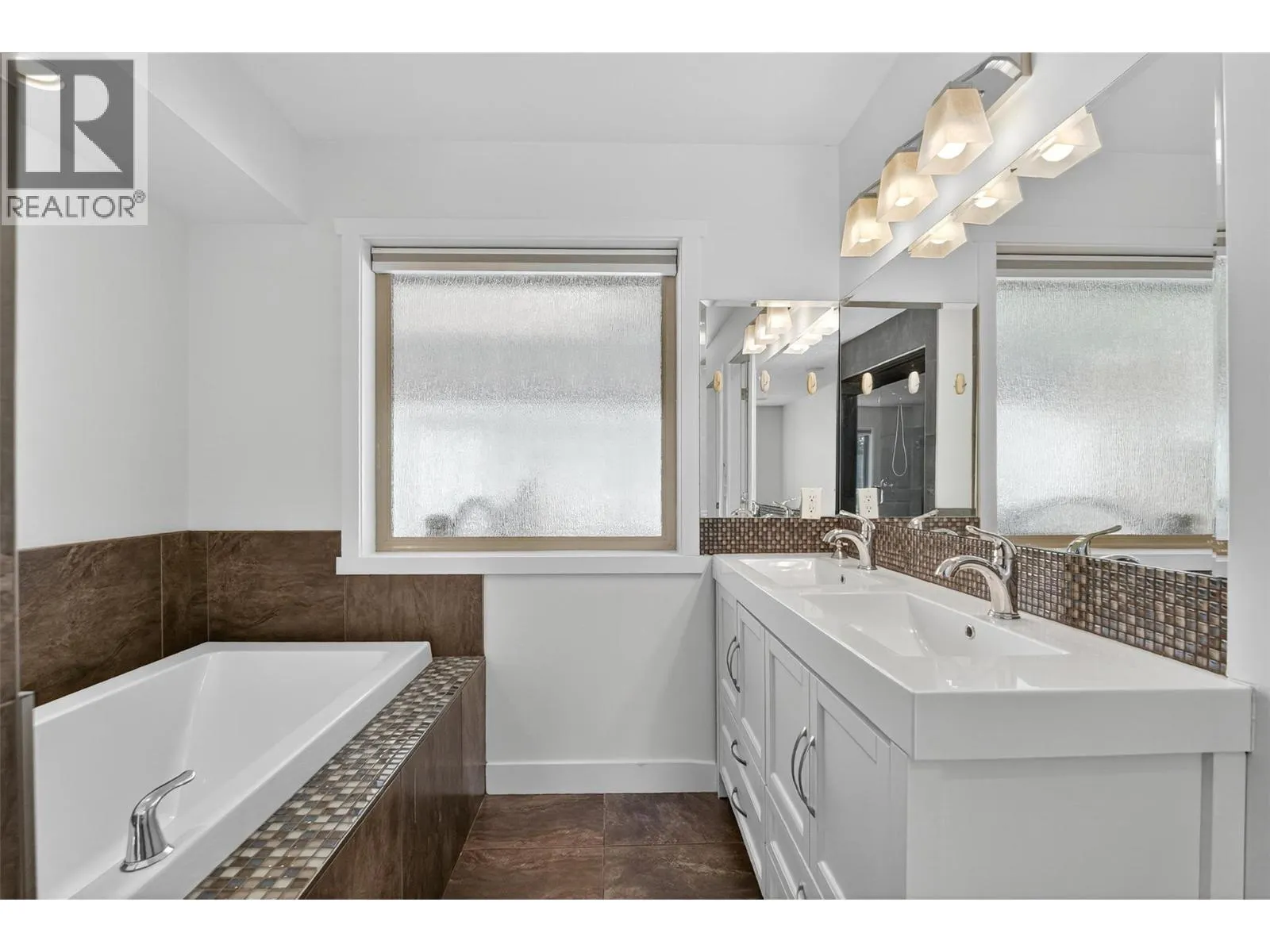 2225 Sunview Drive