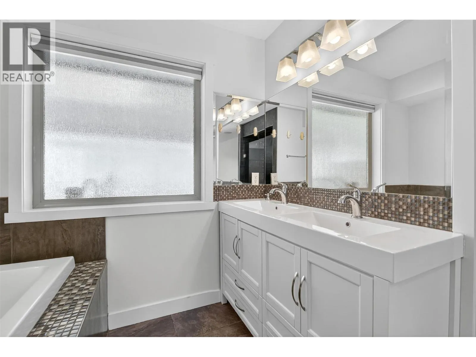2225 Sunview Drive