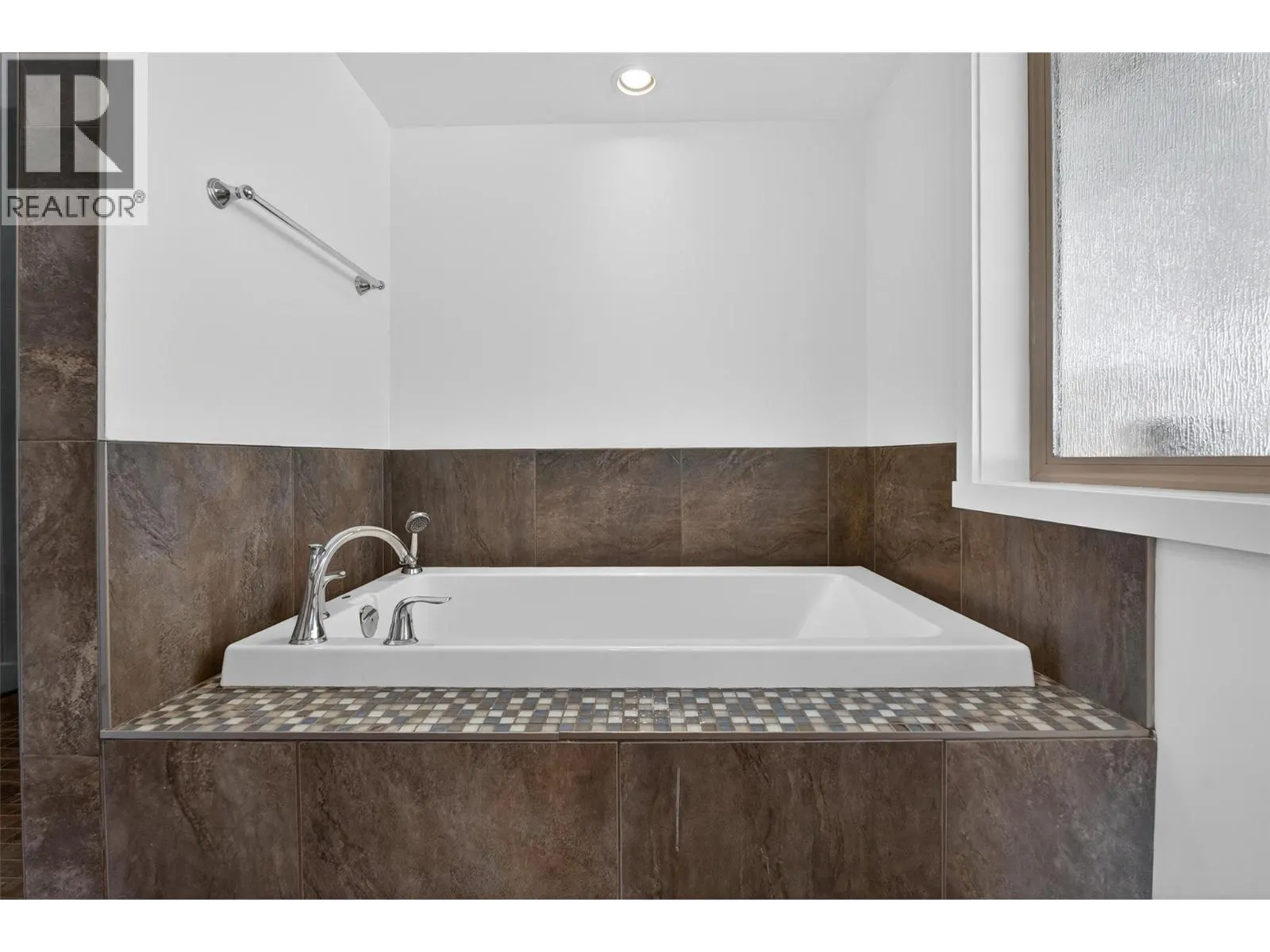 2225 Sunview Drive