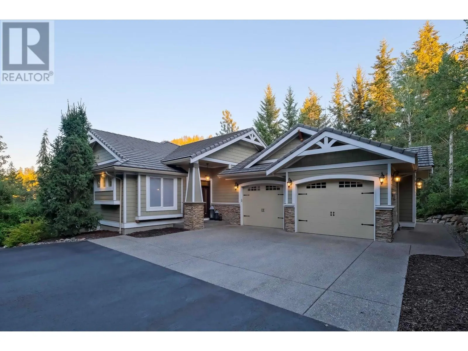 2011 Parkwood Drive