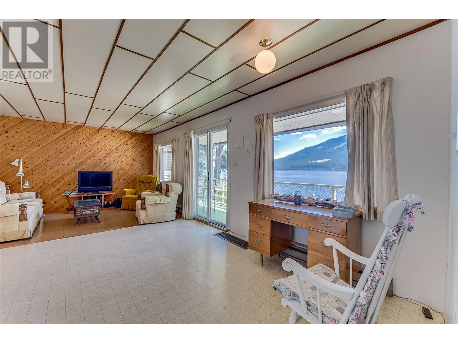 4742 Sunnybrae Canoe Point Road