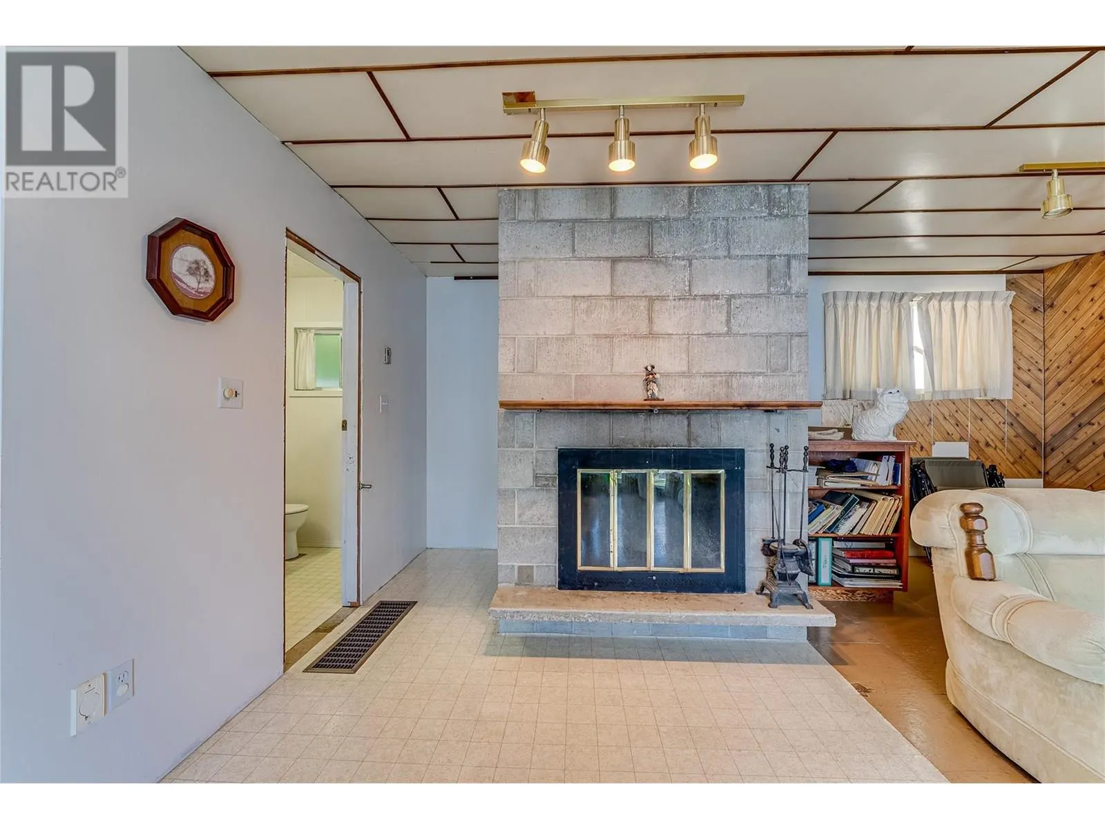 4742 Sunnybrae Canoe Point Road