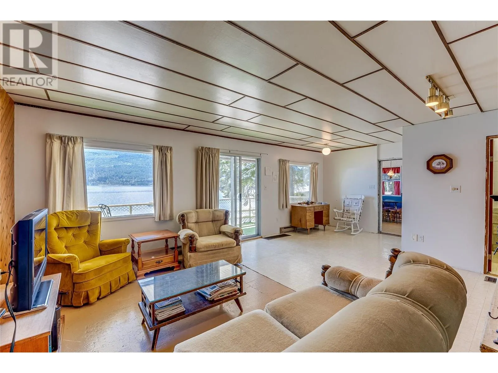 4742 Sunnybrae Canoe Point Road