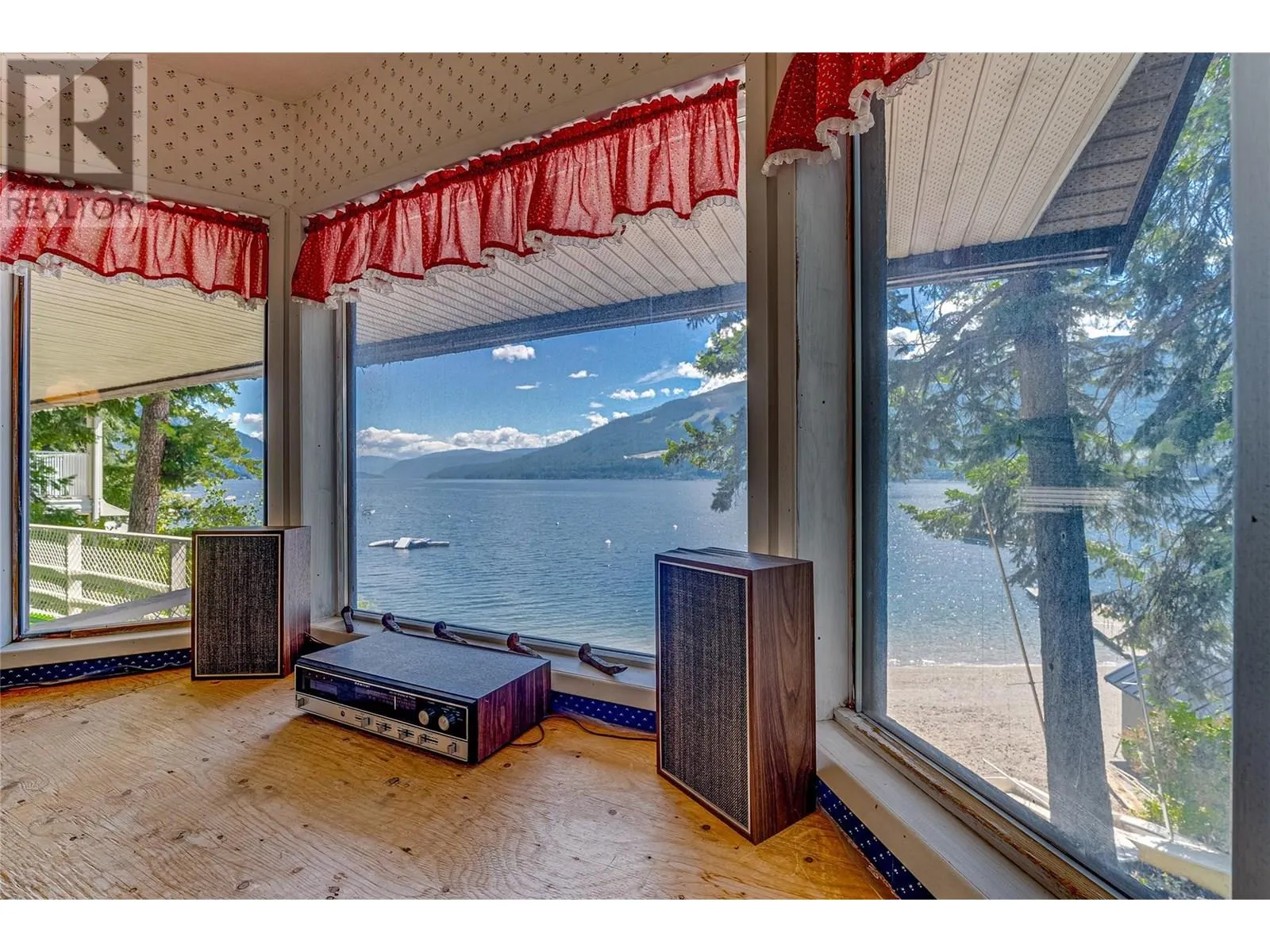 4742 Sunnybrae Canoe Point Road