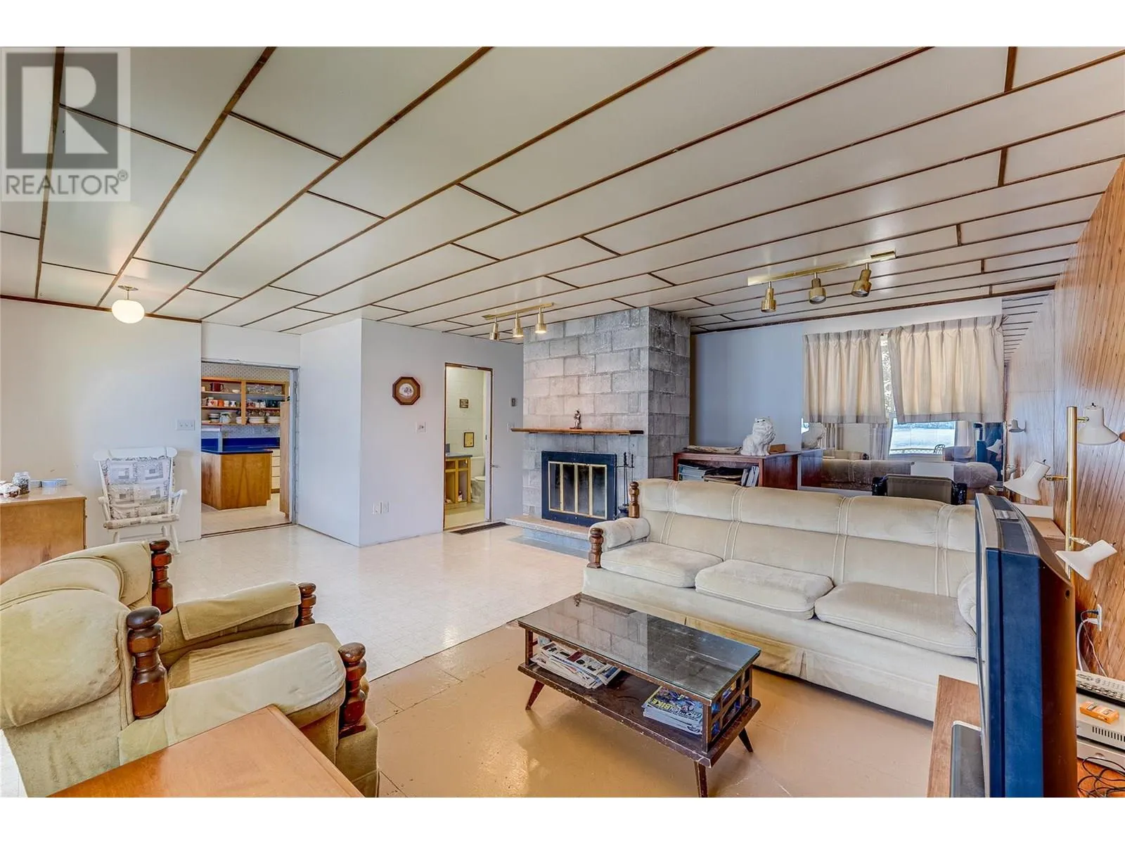 4742 Sunnybrae Canoe Point Road