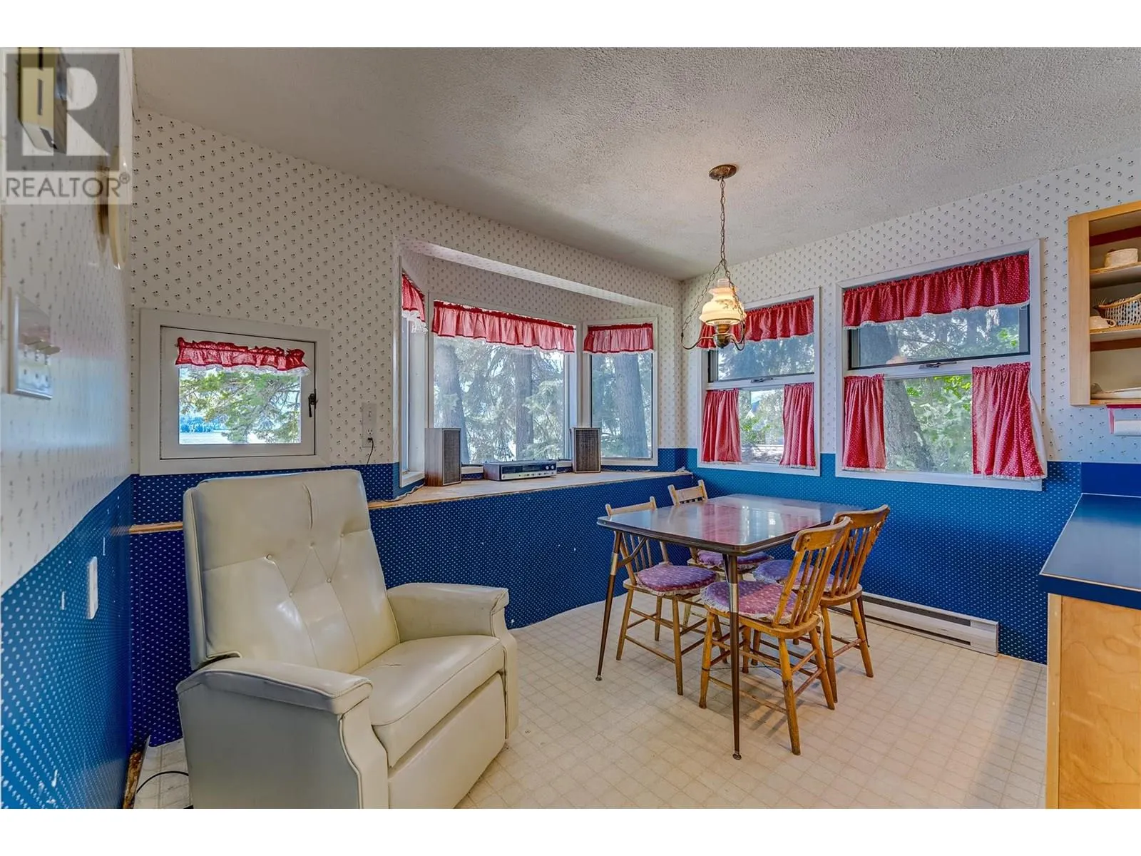 4742 Sunnybrae Canoe Point Road