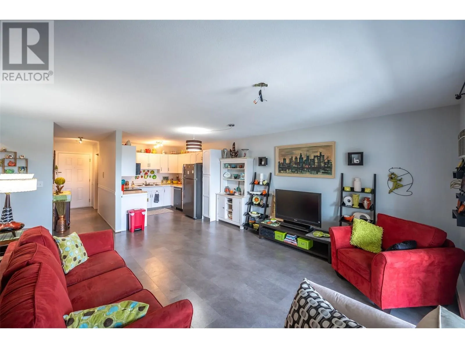 865 MAIN Street Unit# 305